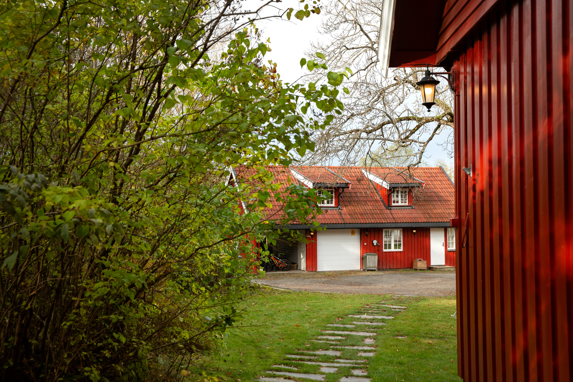 Diverse bilder av eksteriøret på Soldammen gård