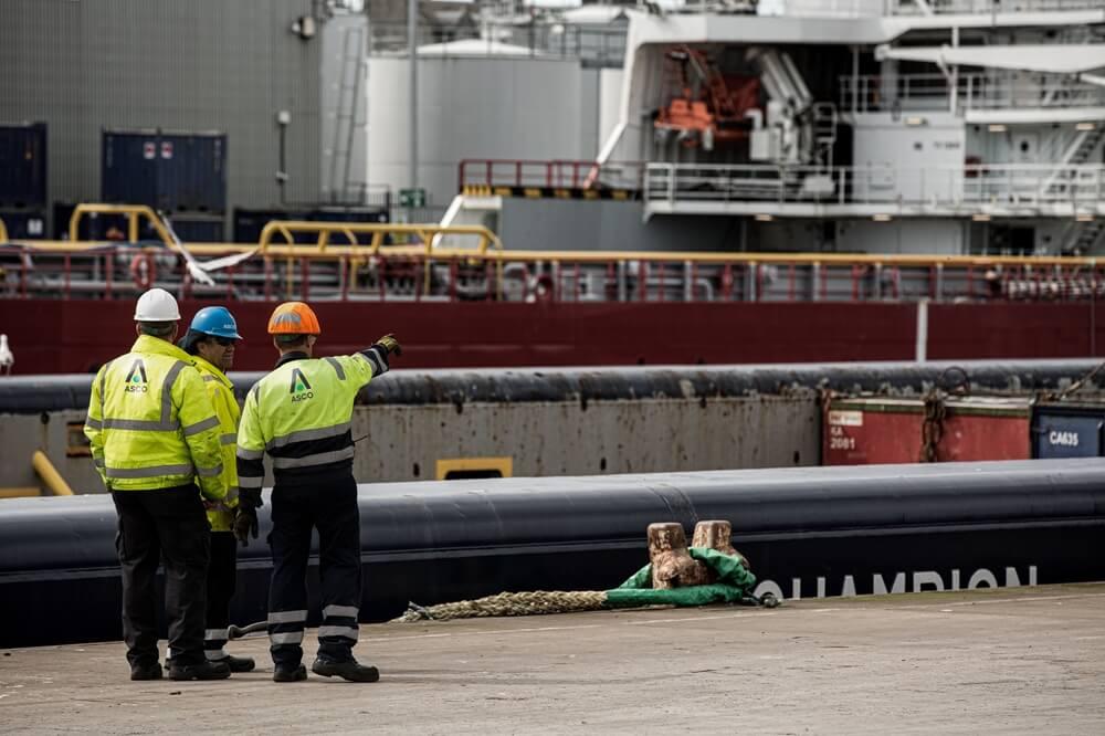 Aberdeen quayside men at work