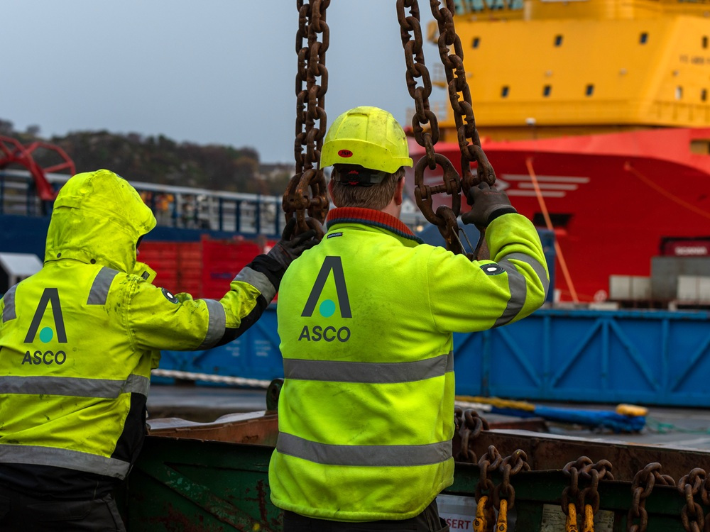Quayside goods handling