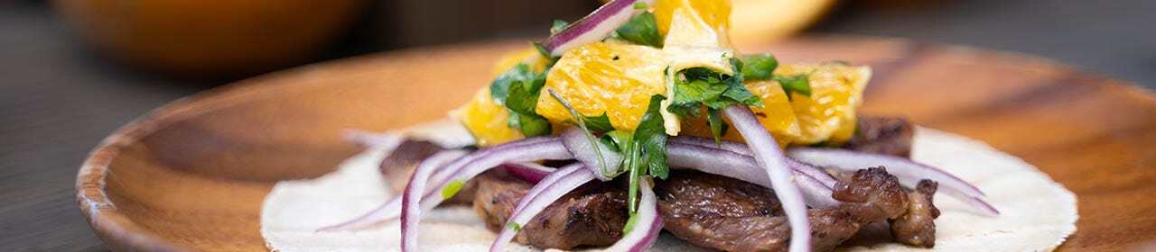 BÁNH TACOS STEAK BÒ SỐT CAM NAVEL