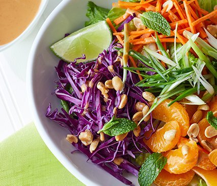 SALAD QUÝT SỐT ĐẬU PHỘNG CAM CAY