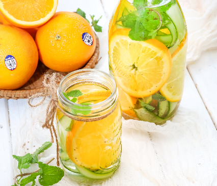 Nước detox cam Navel Sunkist, dưa leo, bạc hà và hạt chia