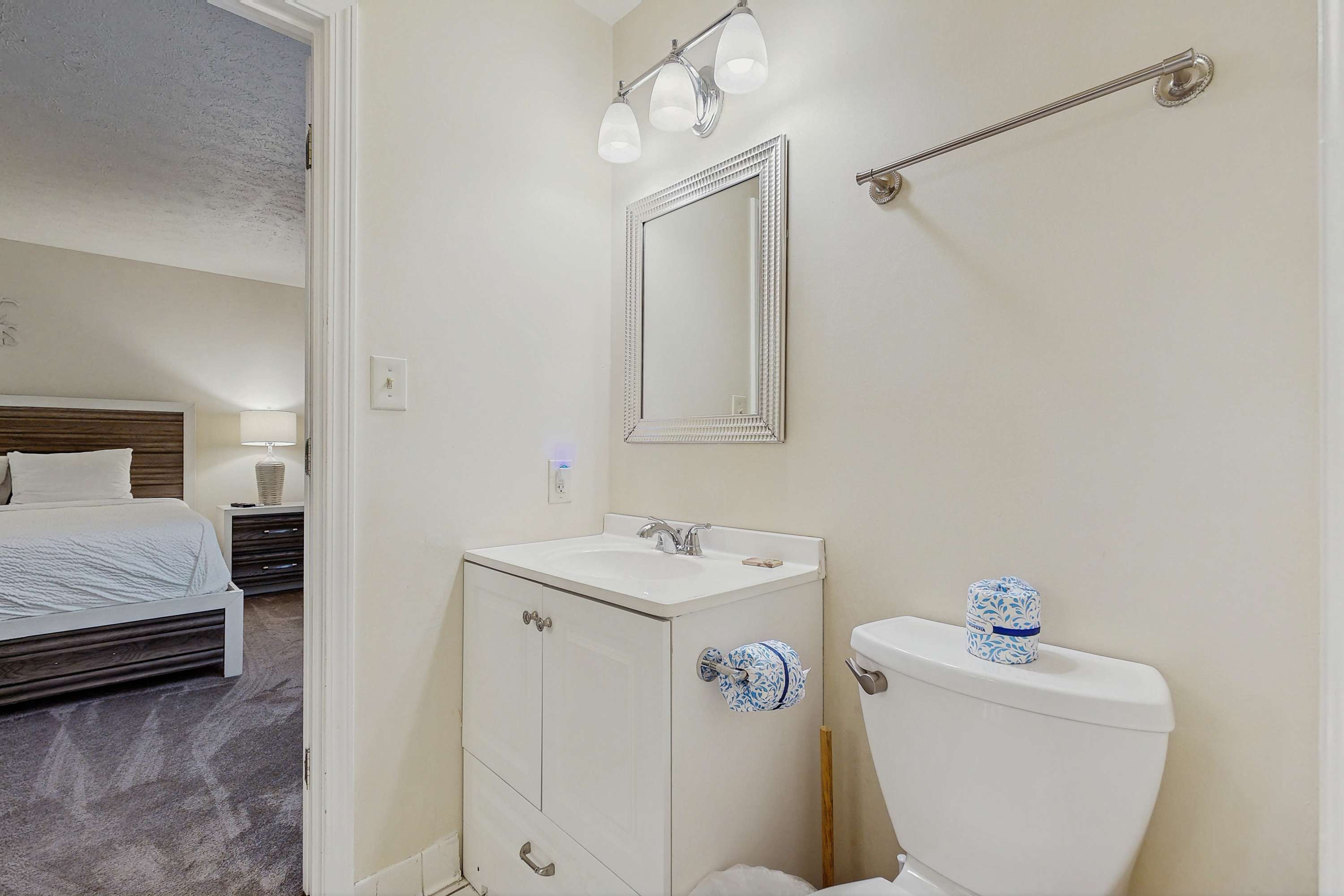 large-7683bc4c5ade2f11789f8bd8571ca3813f8a5bd4.jpg