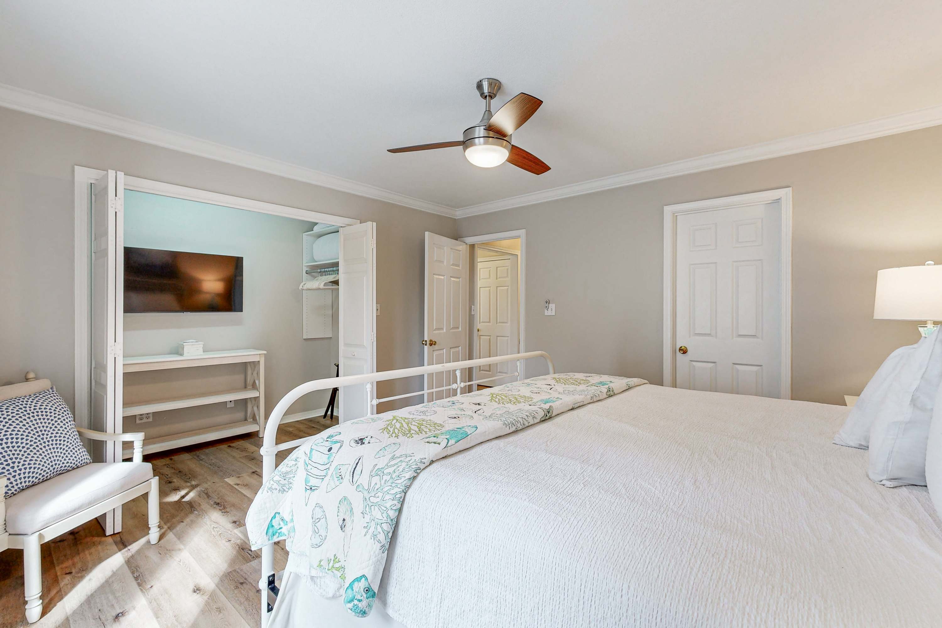 large-5ee122cb4bd5eb1961dd7011bbe0fc088a9a0a63.jpg