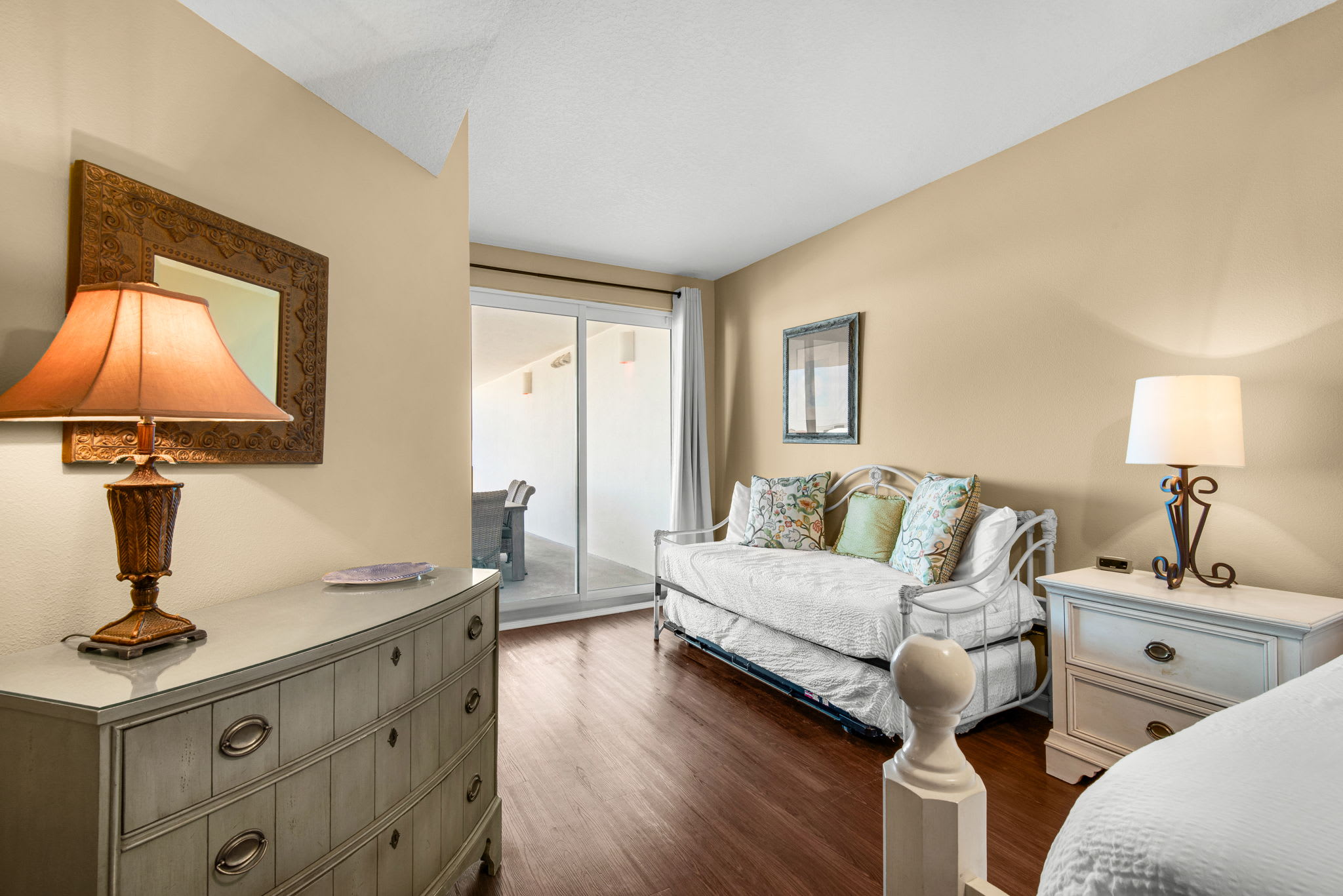 source-cdbc43dc2ad3ce874c9013aba83b97ff204f5643.jpg