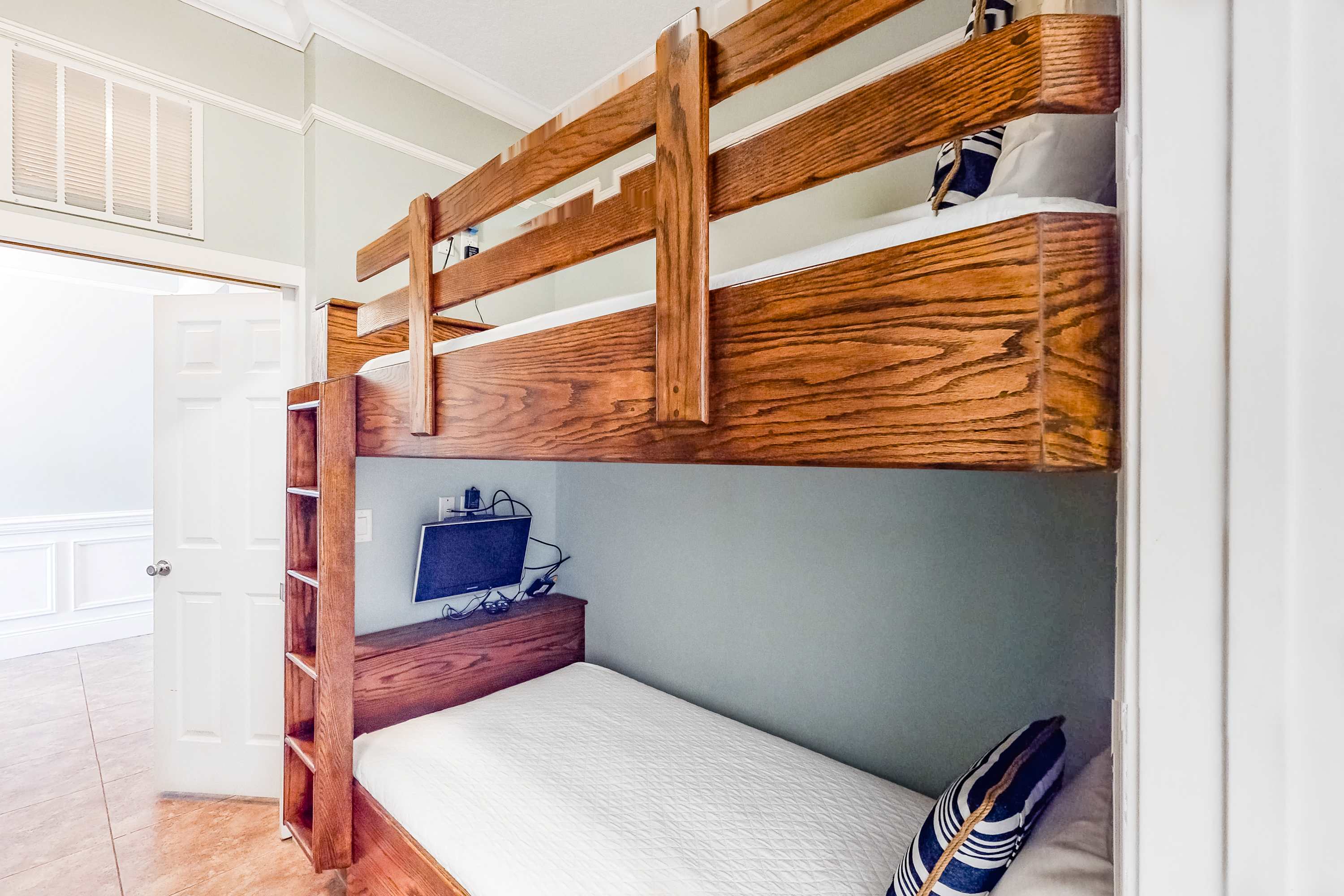 large-fc86097fa21c34c3240990b2c7ce419bcab237ff.jpg