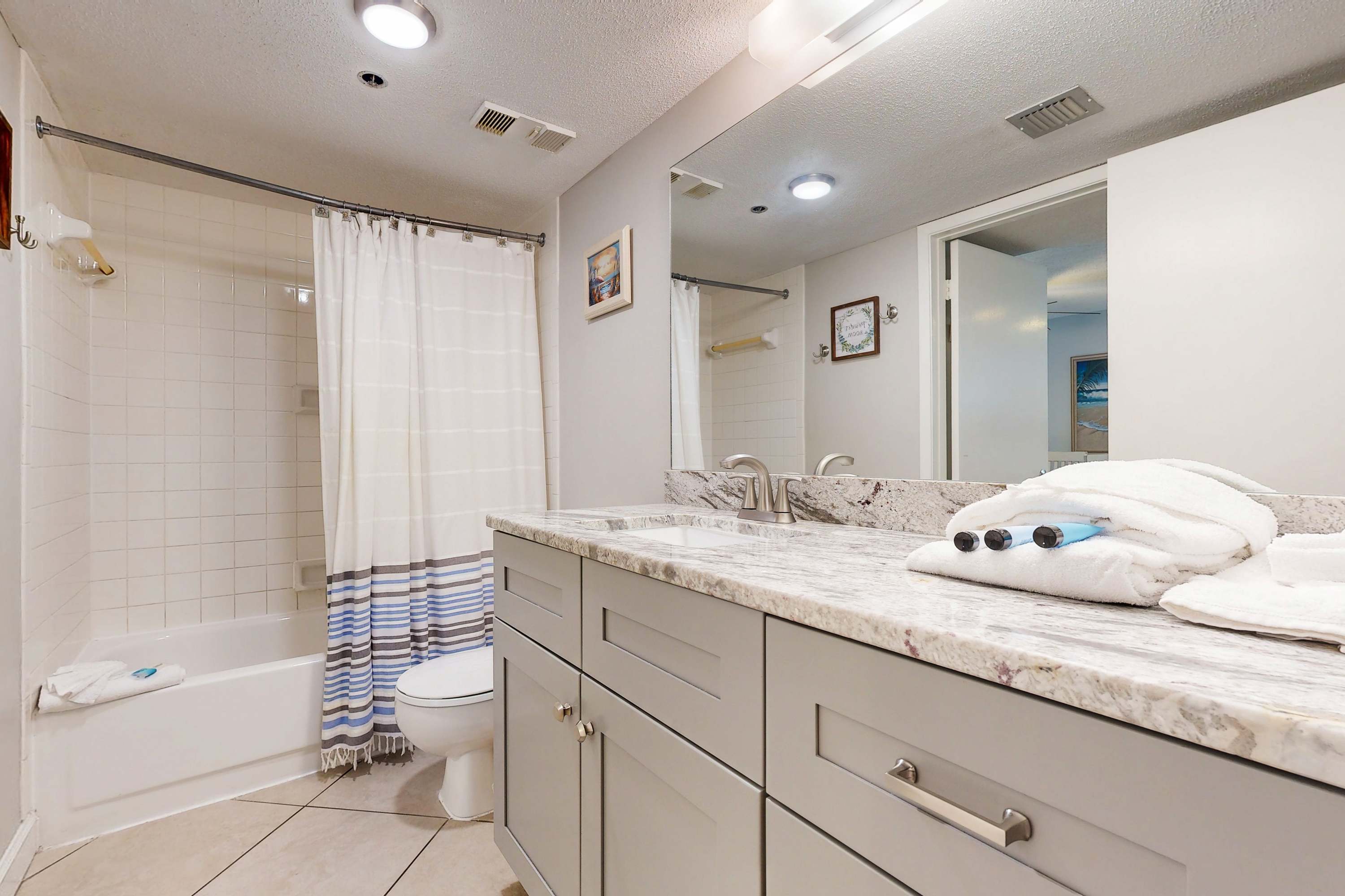 large-082a1d752f6c344d56c0b150ab92788468fe1069.jpg