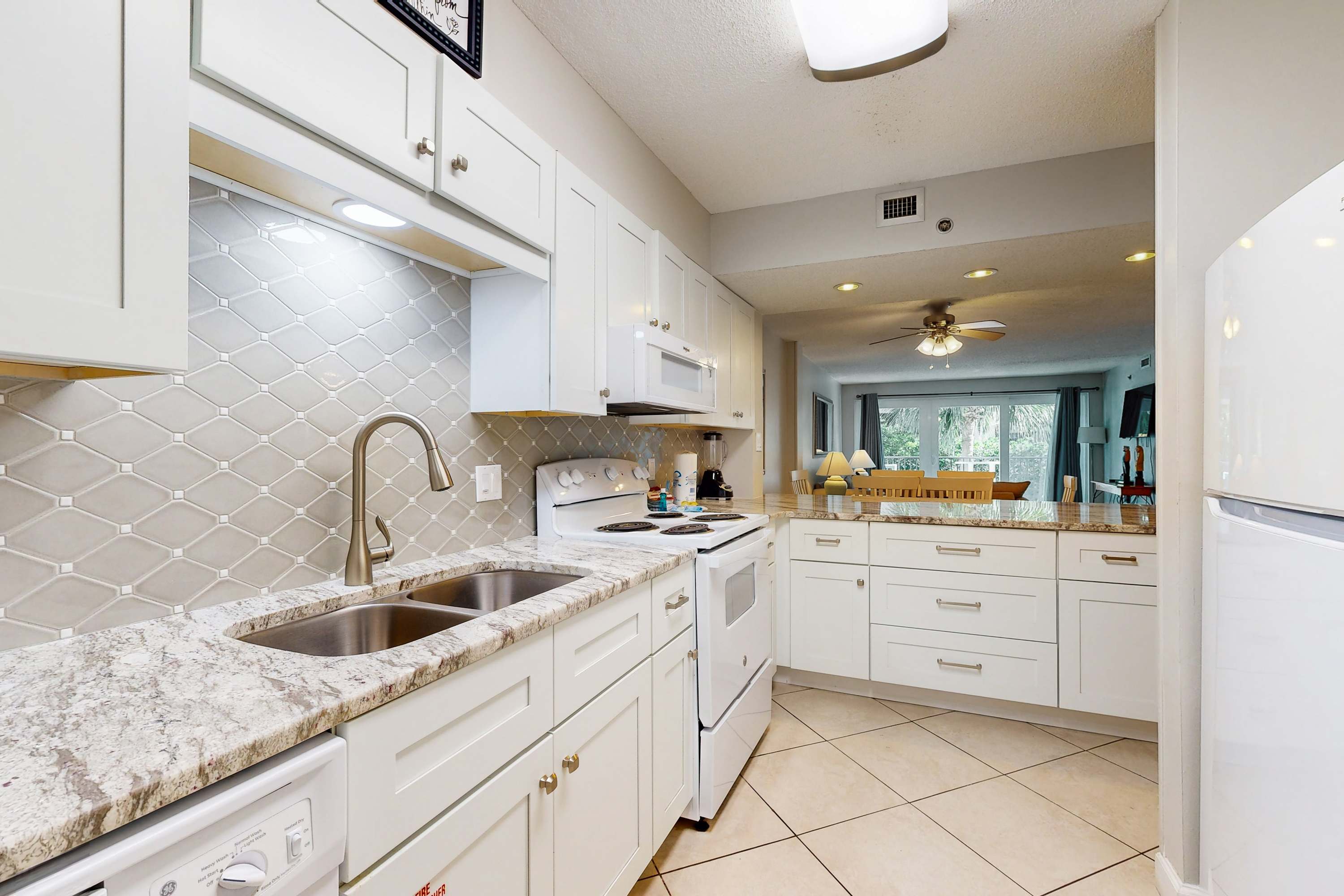 large-8a3bd2d3d07eef10c0de9d8a27d942ca922d25e5.jpg