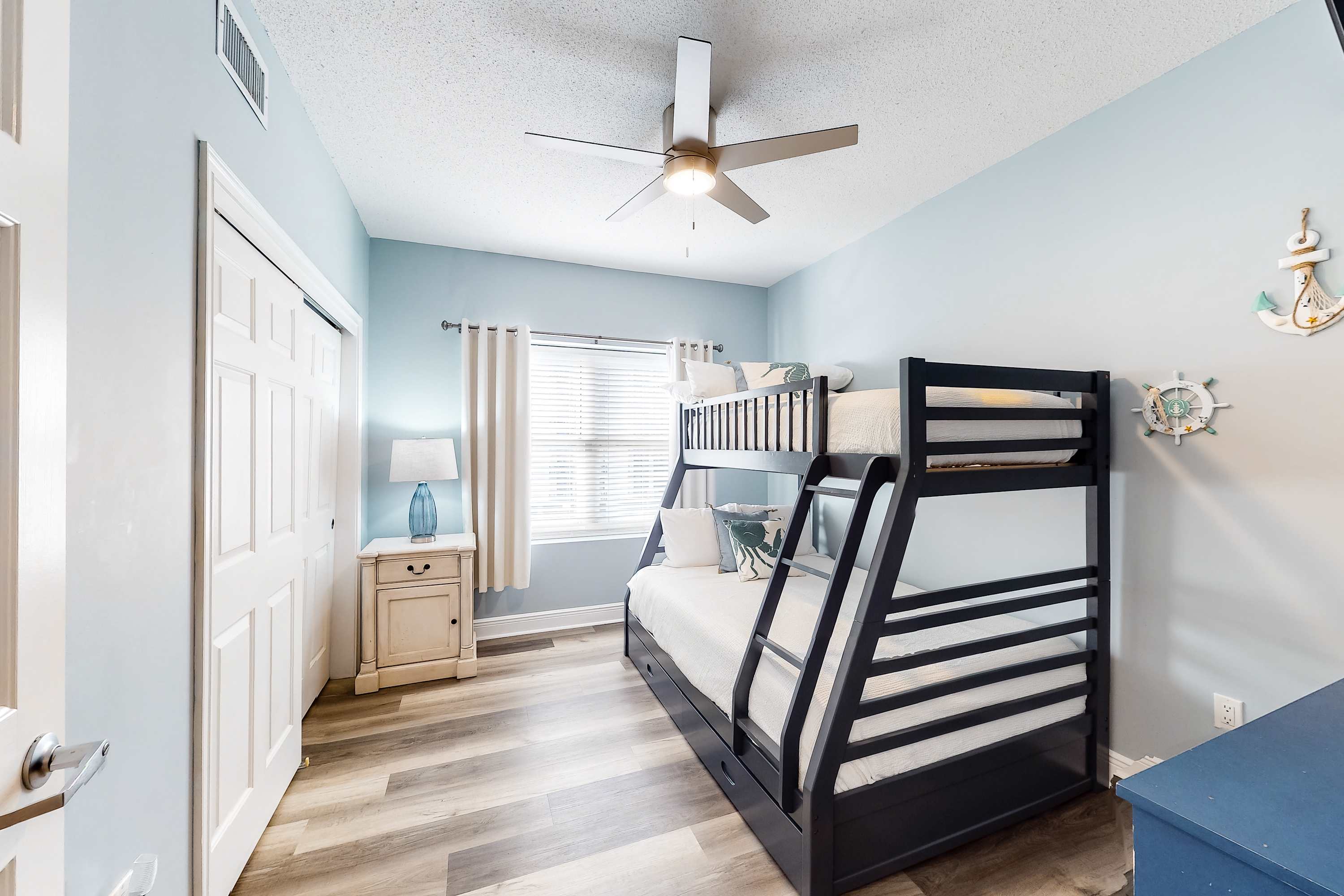 large-4fef251f22a5e1a6ed51729cdfa45acd797b8642.jpg