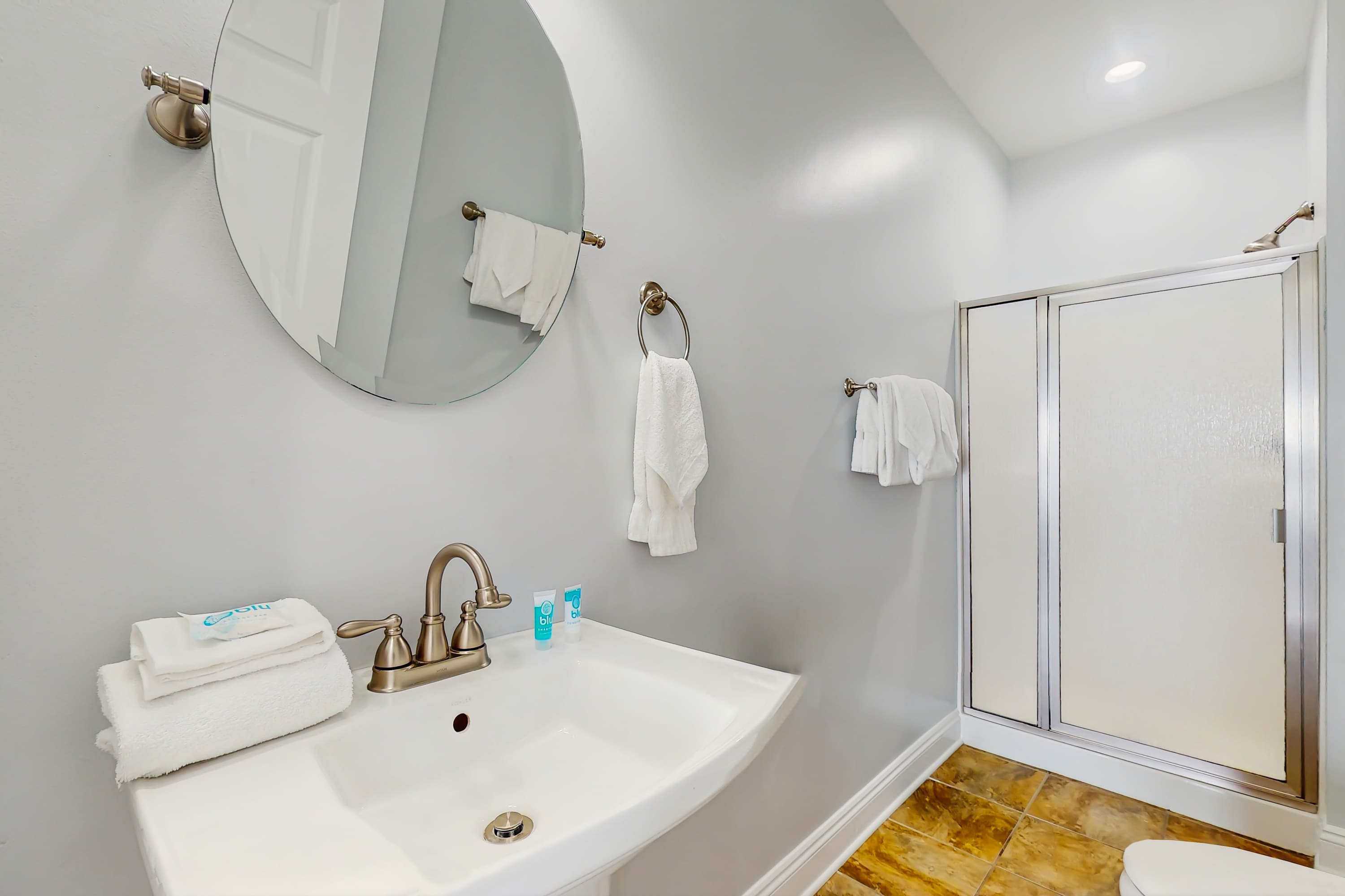 2nd floor en suite bathroom