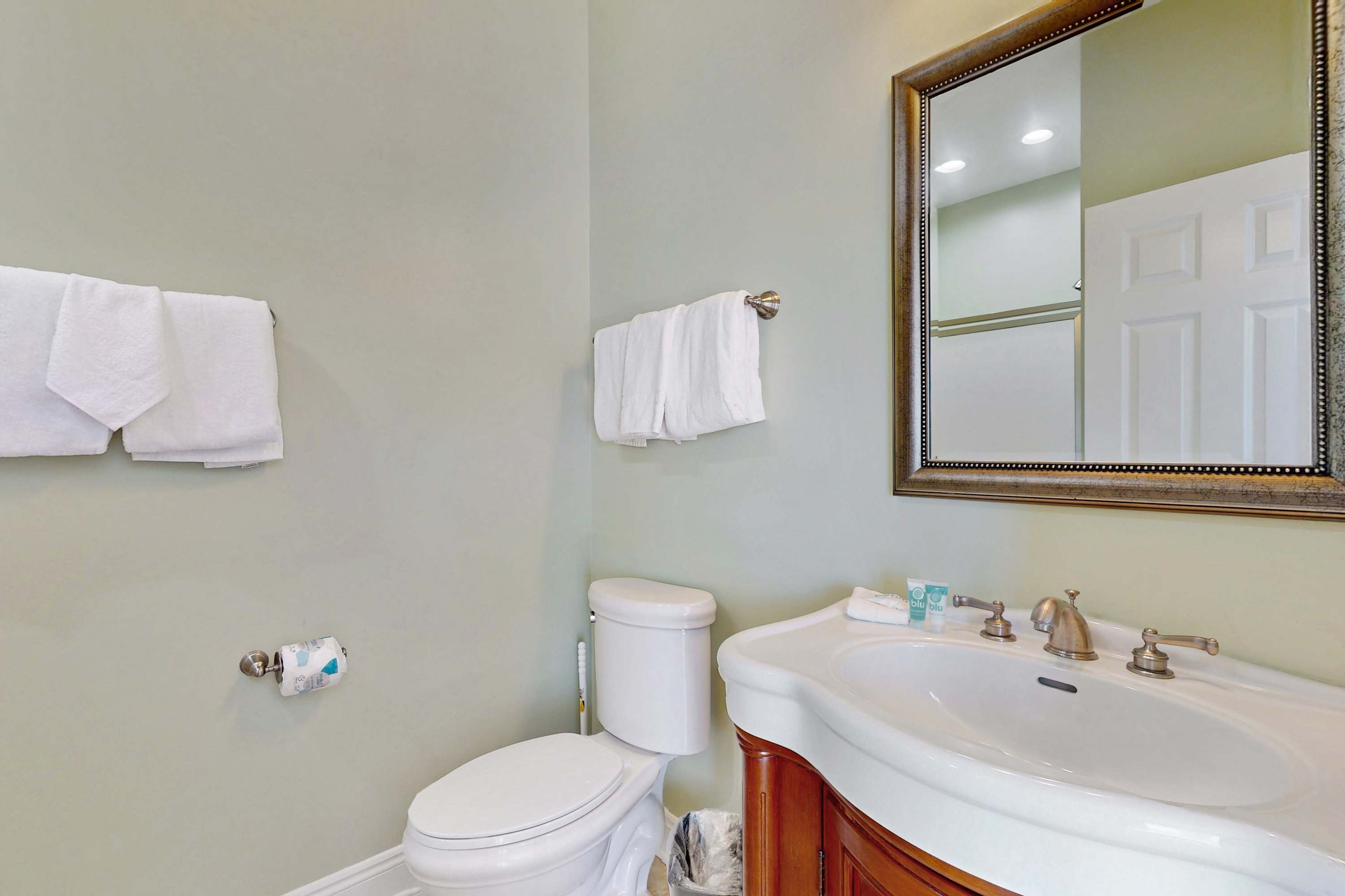 2nd floor en suite bathroom