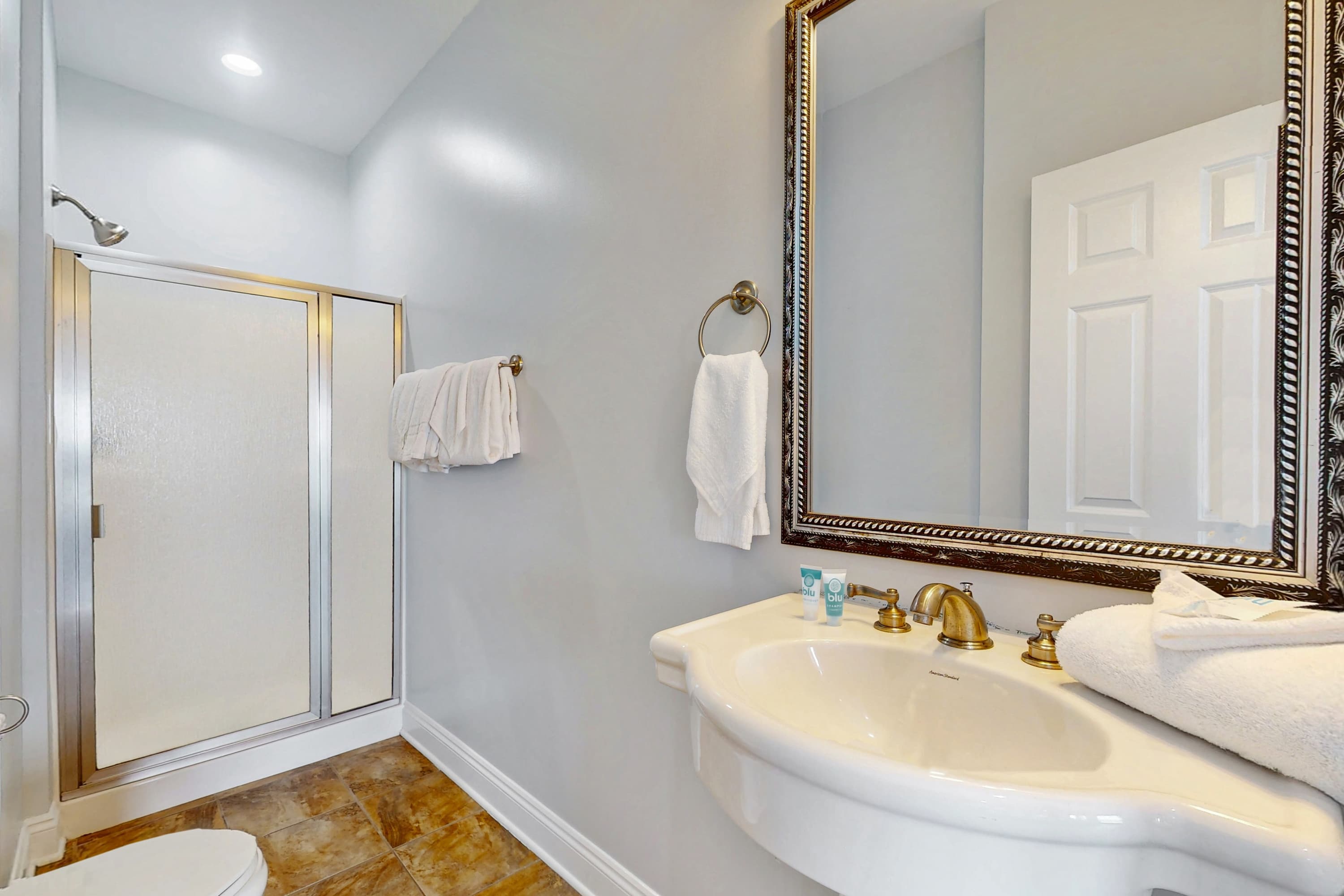 2nd floor en suite bathroom