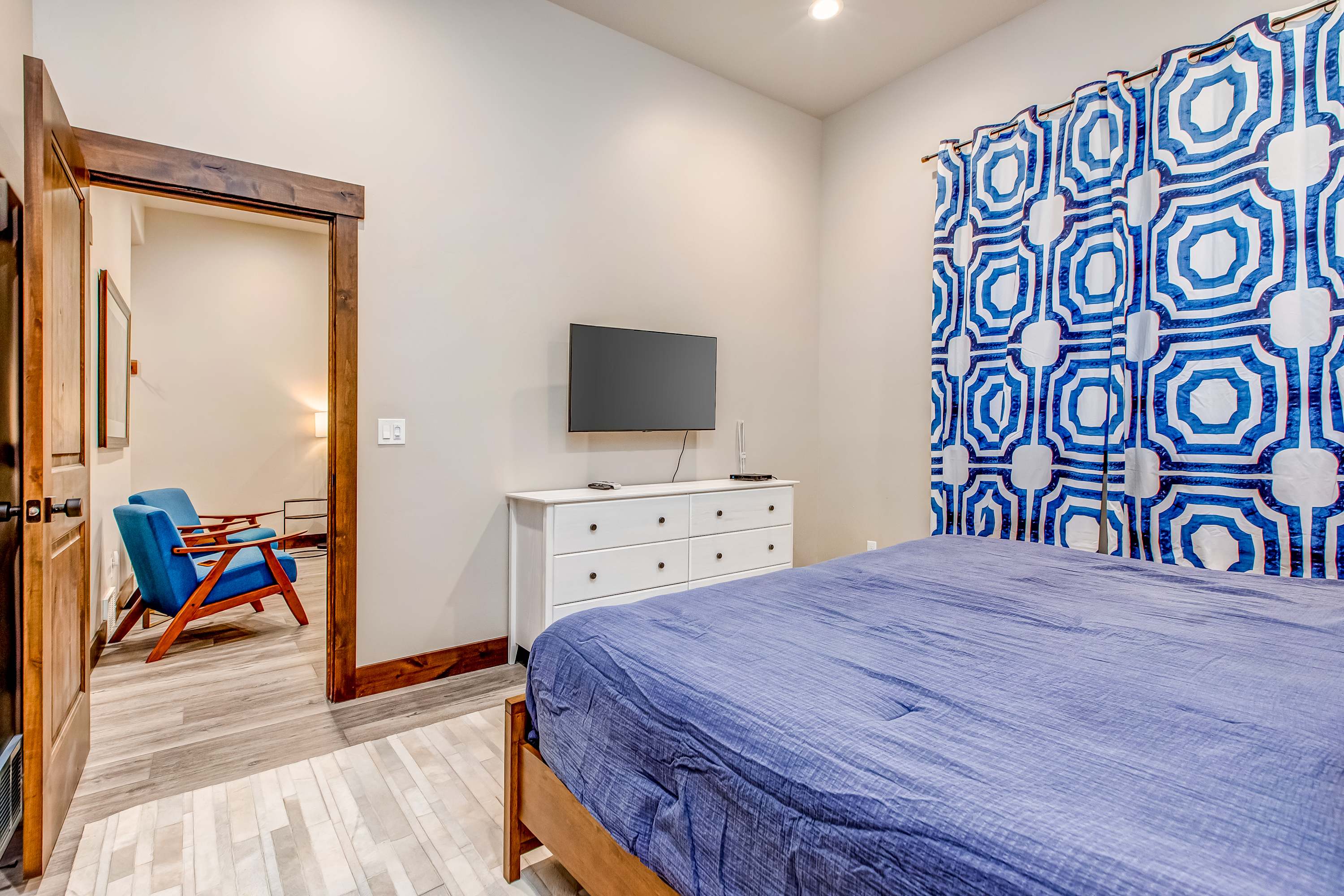 large-d9d3d2f87108a64d21b6d9c86f73ef044d8a5ee9.jpg