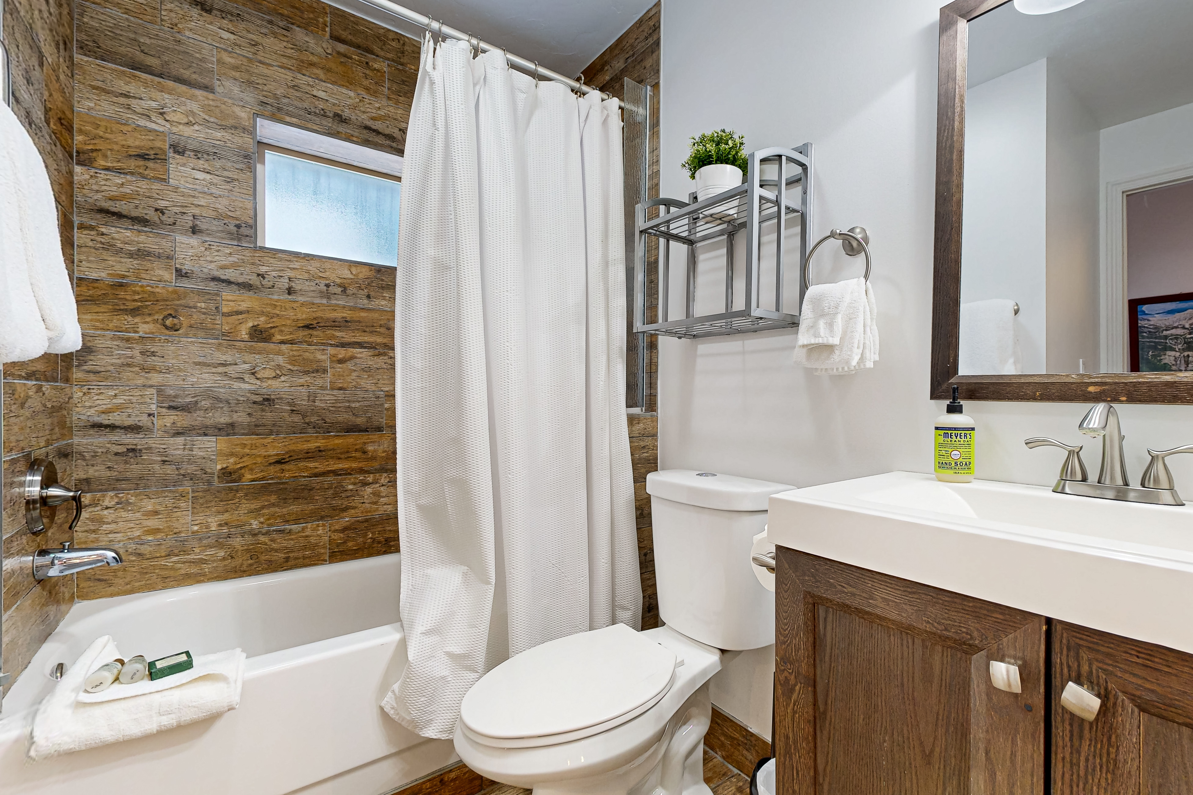 Upstairs bathroom with access from the bedroom and access from the loft.