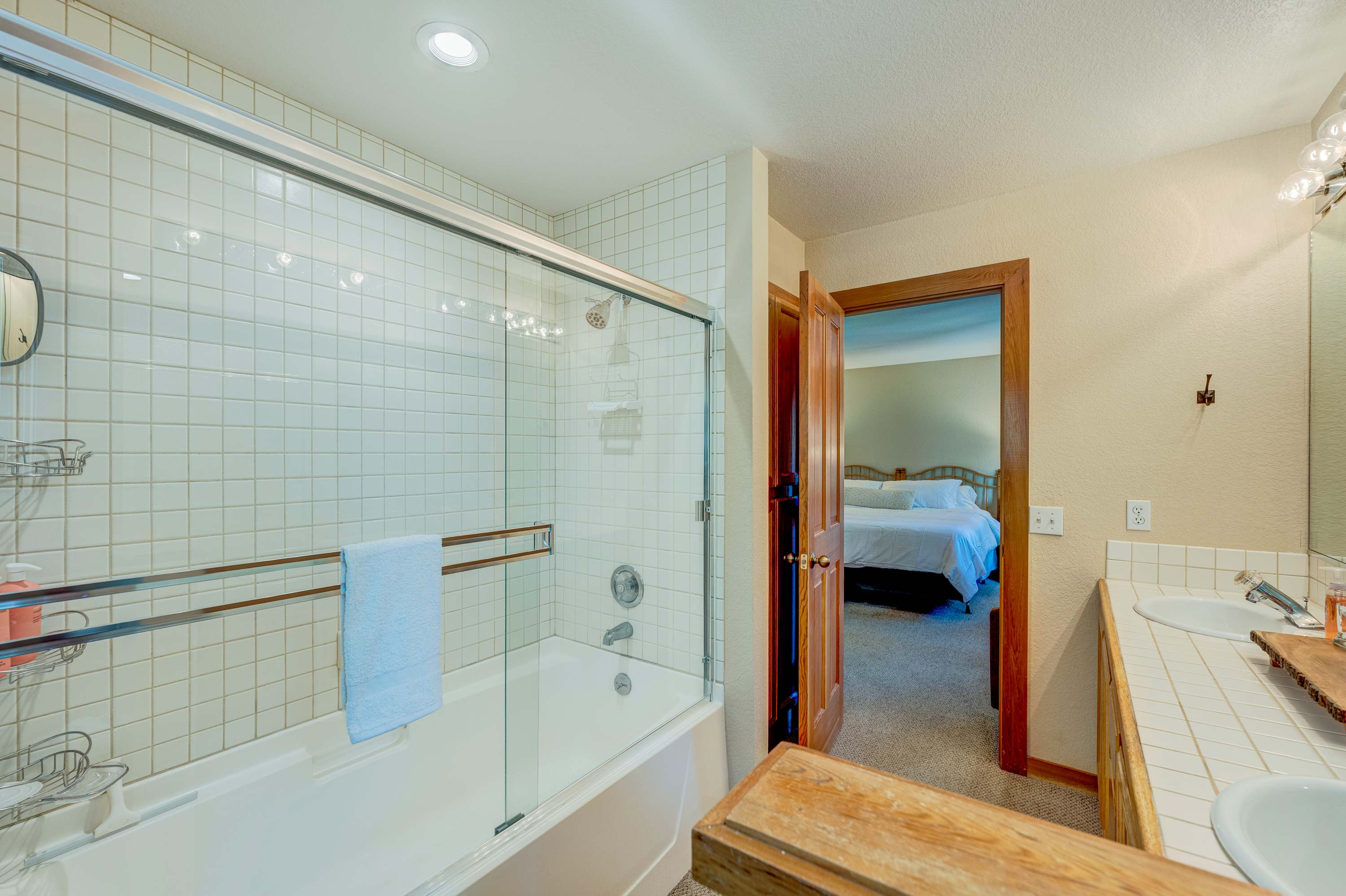 large-8a0650cf1c7b625218861c8116e85cbf464f6974.jpg