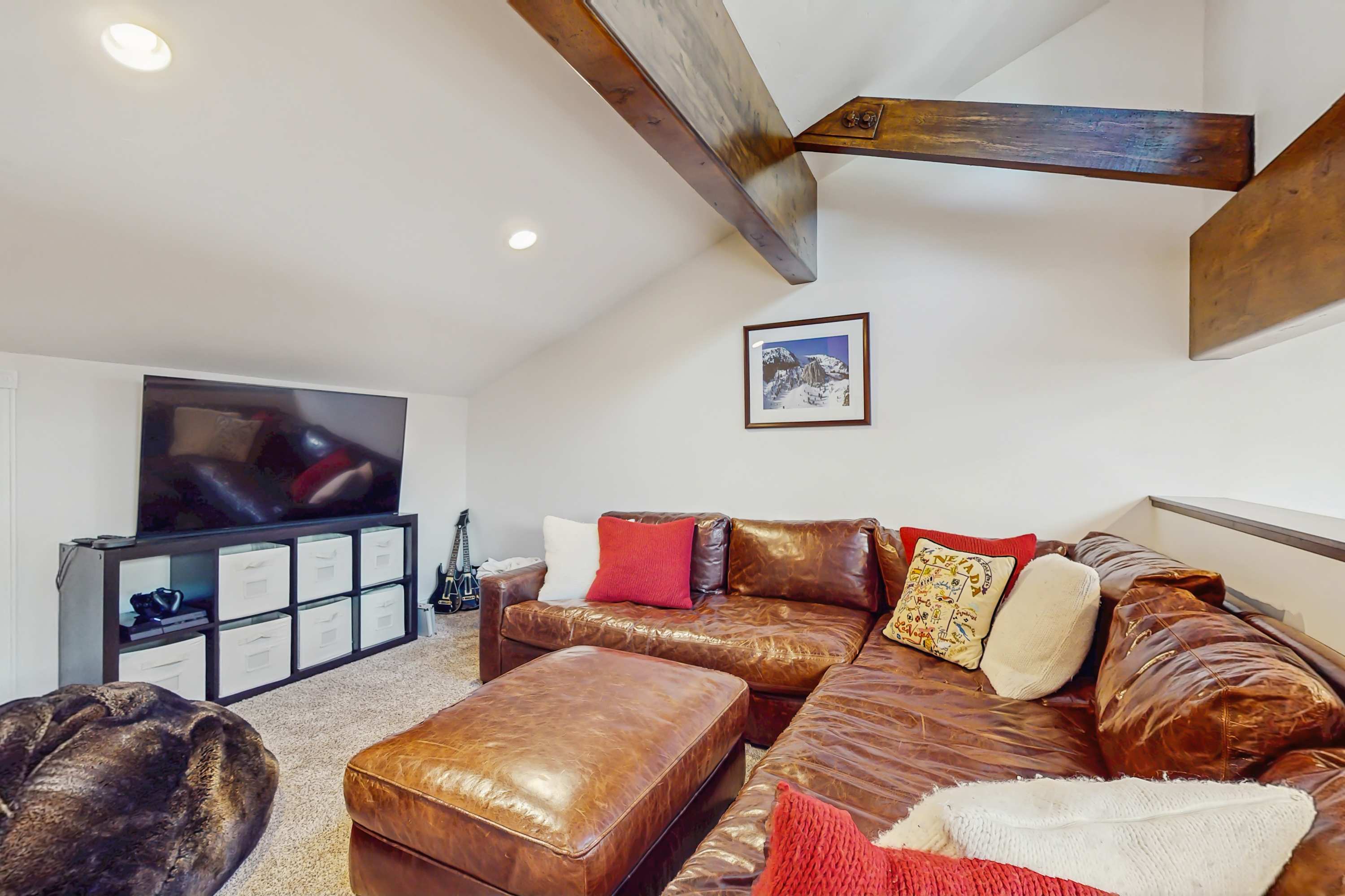 large-37e24f29bf3c4fead34a1deb12198f86b633ebdc.jpg