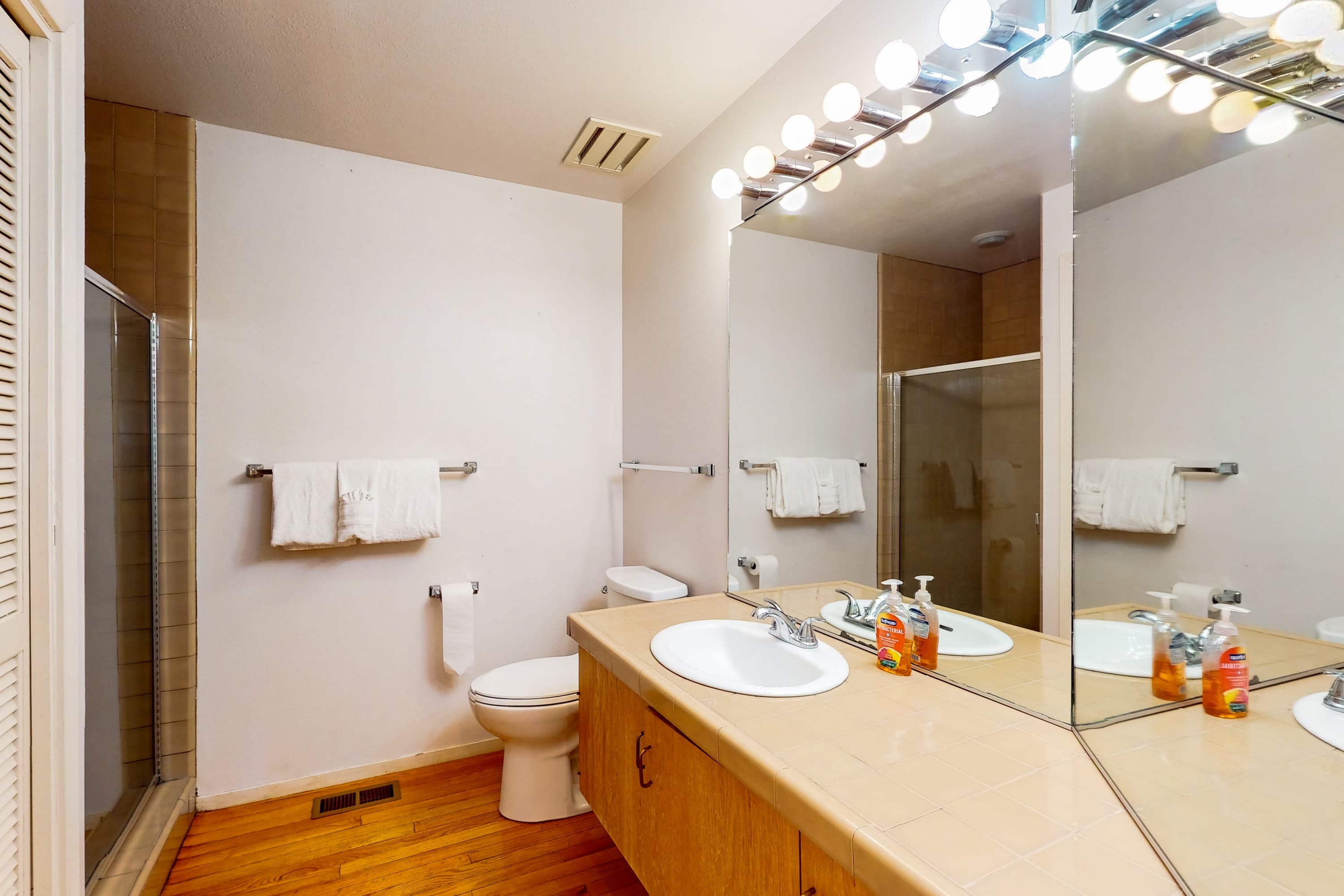 large-ce8cad927dd0c8f956a8f6d0f63c2422dbe15af8.jpg