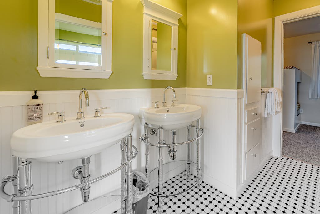 large-abd64dd76eb1a483e180330cf546f94395144d5a.jpg