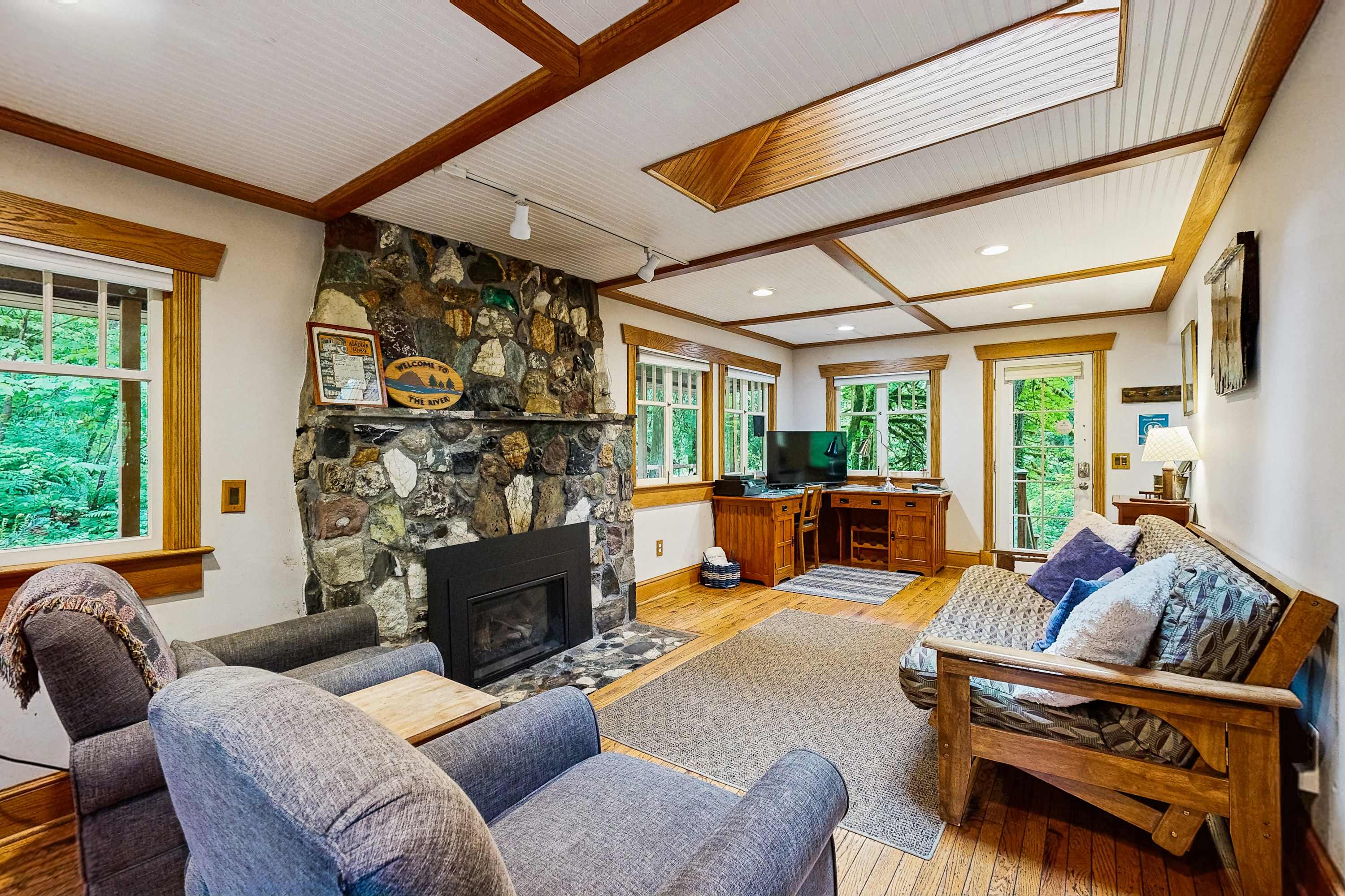 large-dc69672333f7d2bf5ba59ef17f40082d2e67cfb1.jpg