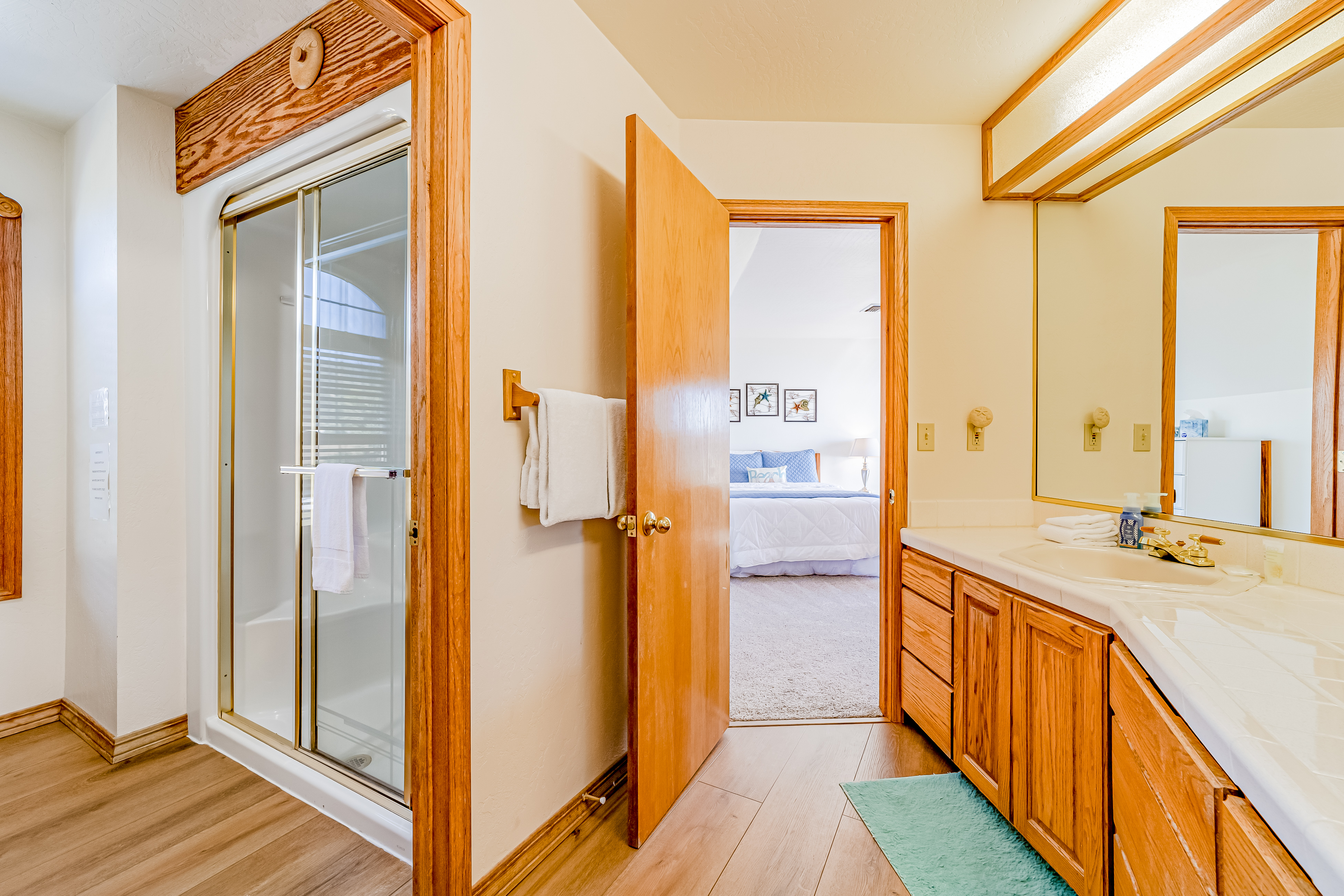 * Jack n Jill style bathroom between bedroom 2&3 *