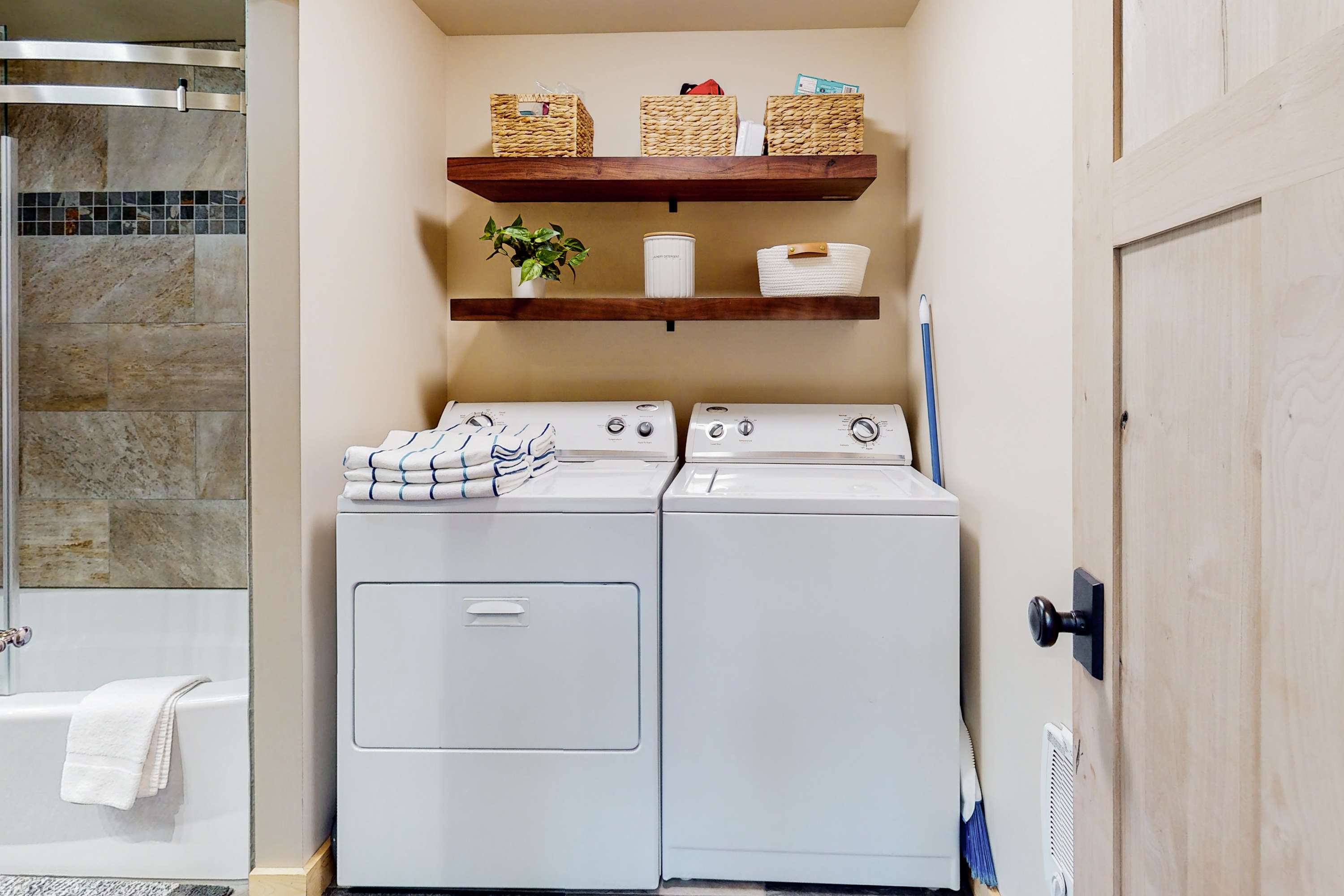 large-4dca84032ffe3f5071016e0c439c4dab3e5887b3.jpg