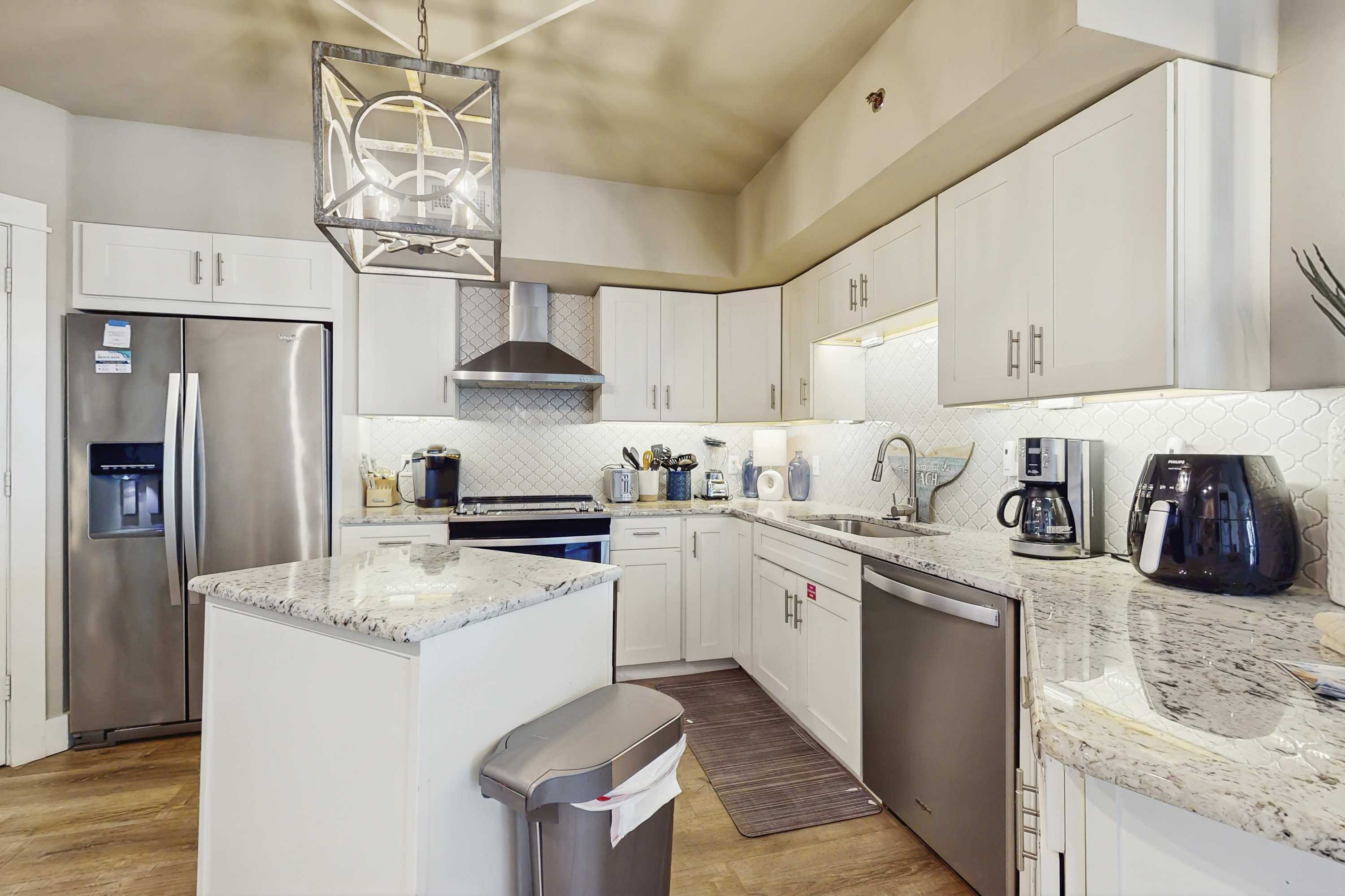 large-35334627932d161d3efa0f287f00252fb9959645.jpg