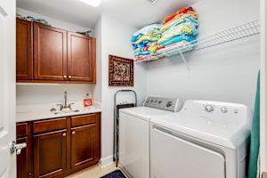 large-777c0b8f8f2b06543494ad81402a3a17de47db87.jpg