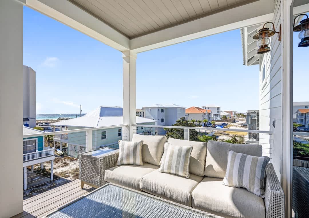 Lounge on the second floor balcony