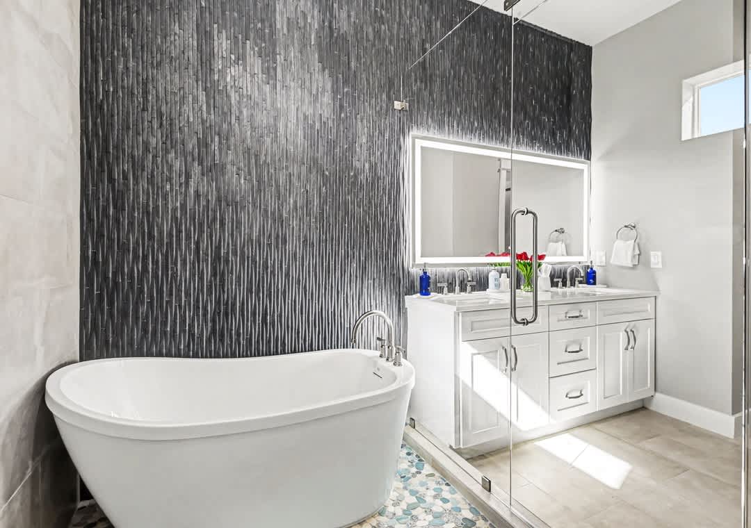 Primary ensuite 3 soaking tub