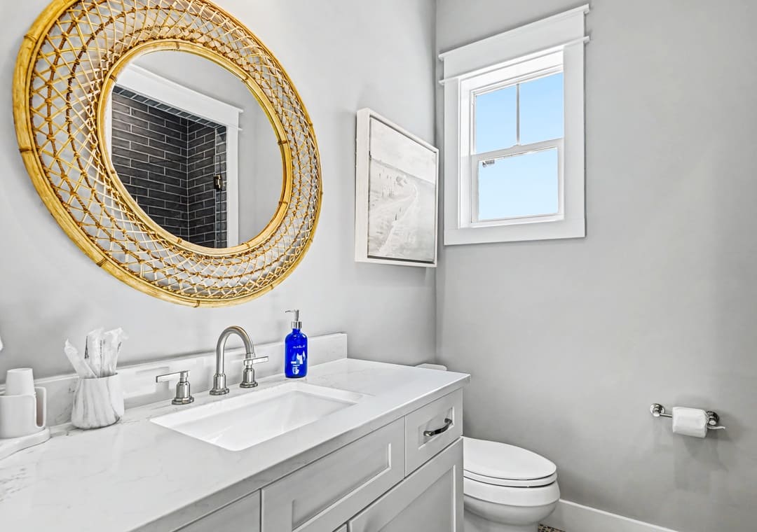 First floor guest bathroom 2