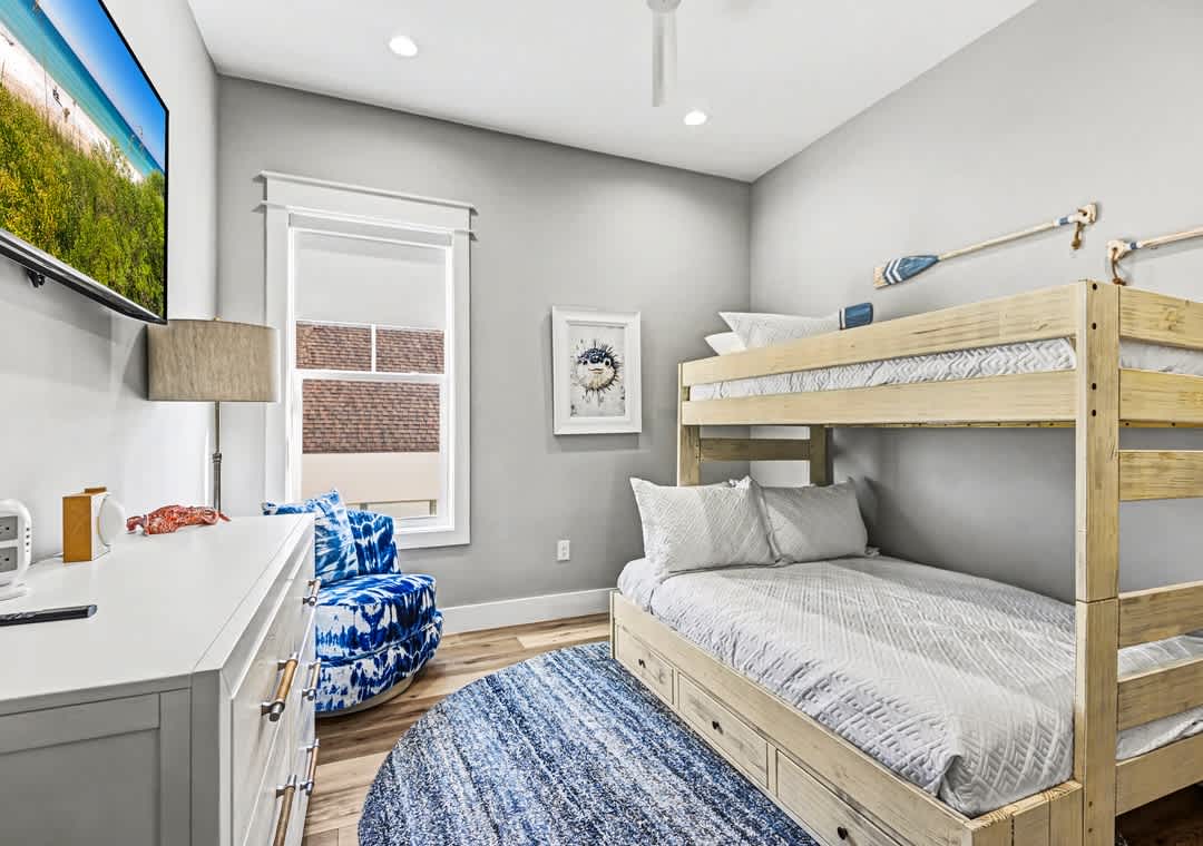 First floor guest bedroom 2