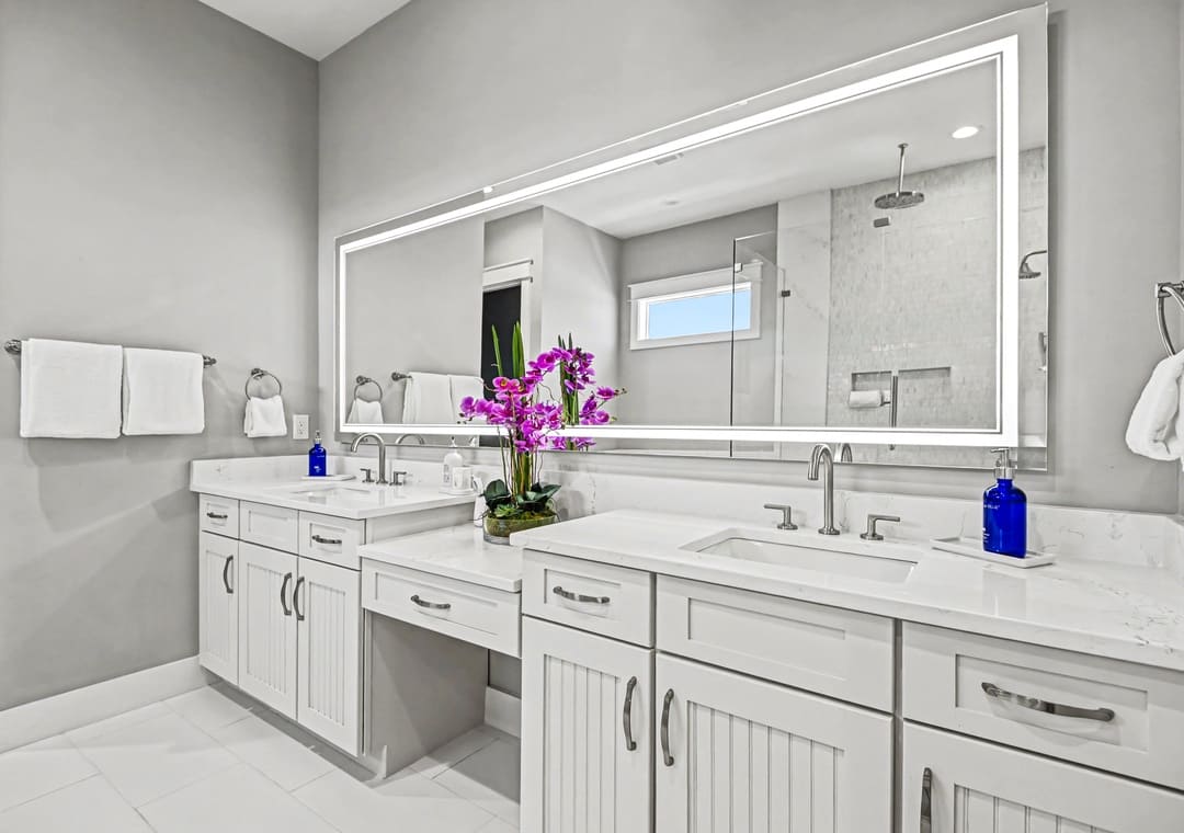Stunning primary ensuite bathroom 1