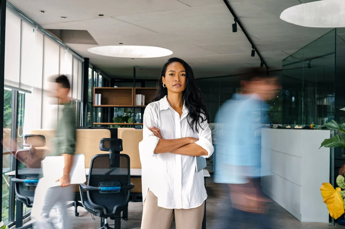 Experte COFOMO prête à relever les défis de transformation numérique et d'intelligence artificielle de ses clients.