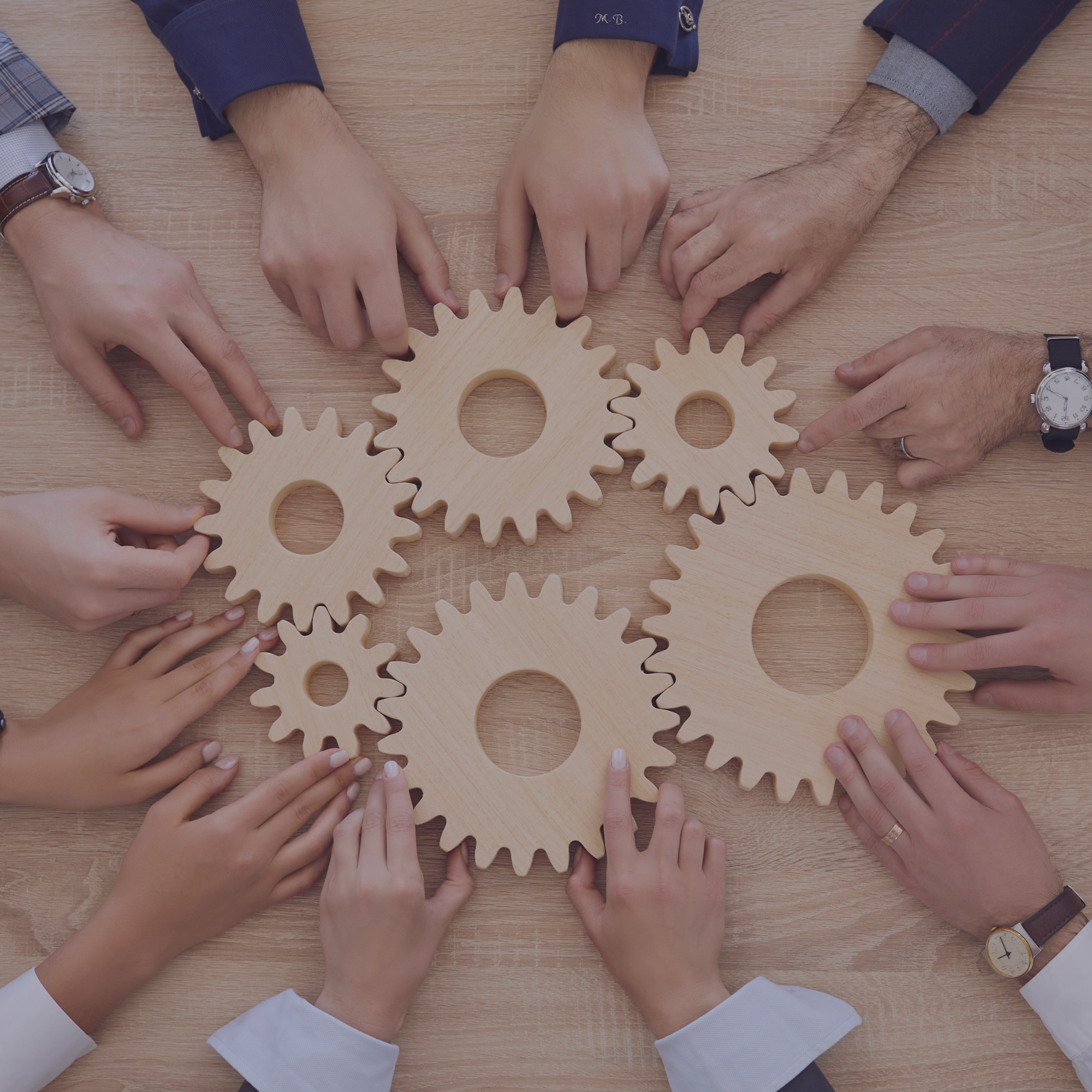 Illustration d’engrenages représentant l’automatisation des processus métier par Microsoft Power Platform pour améliorer l’efficacité