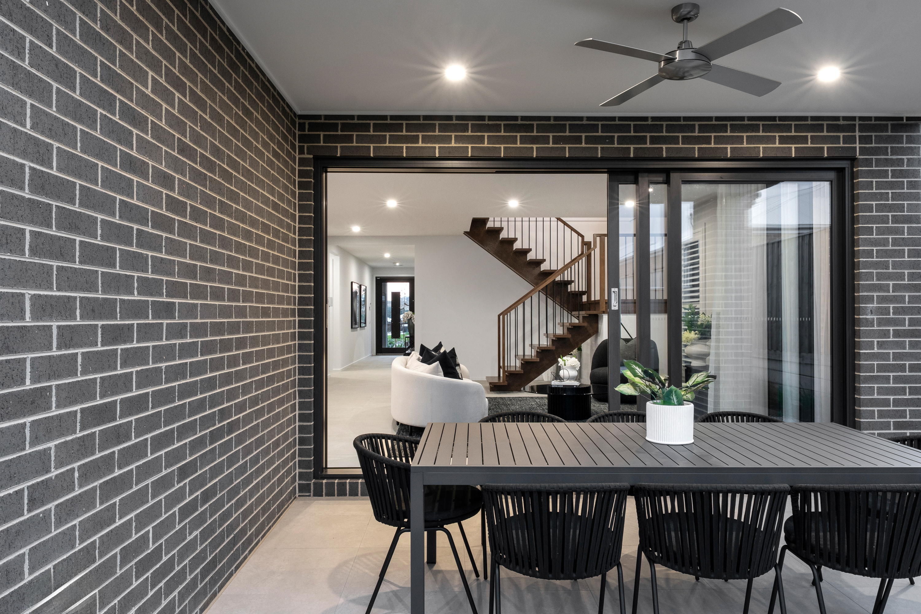 BOLTON 45 CONTEMPORARY FACADE 606