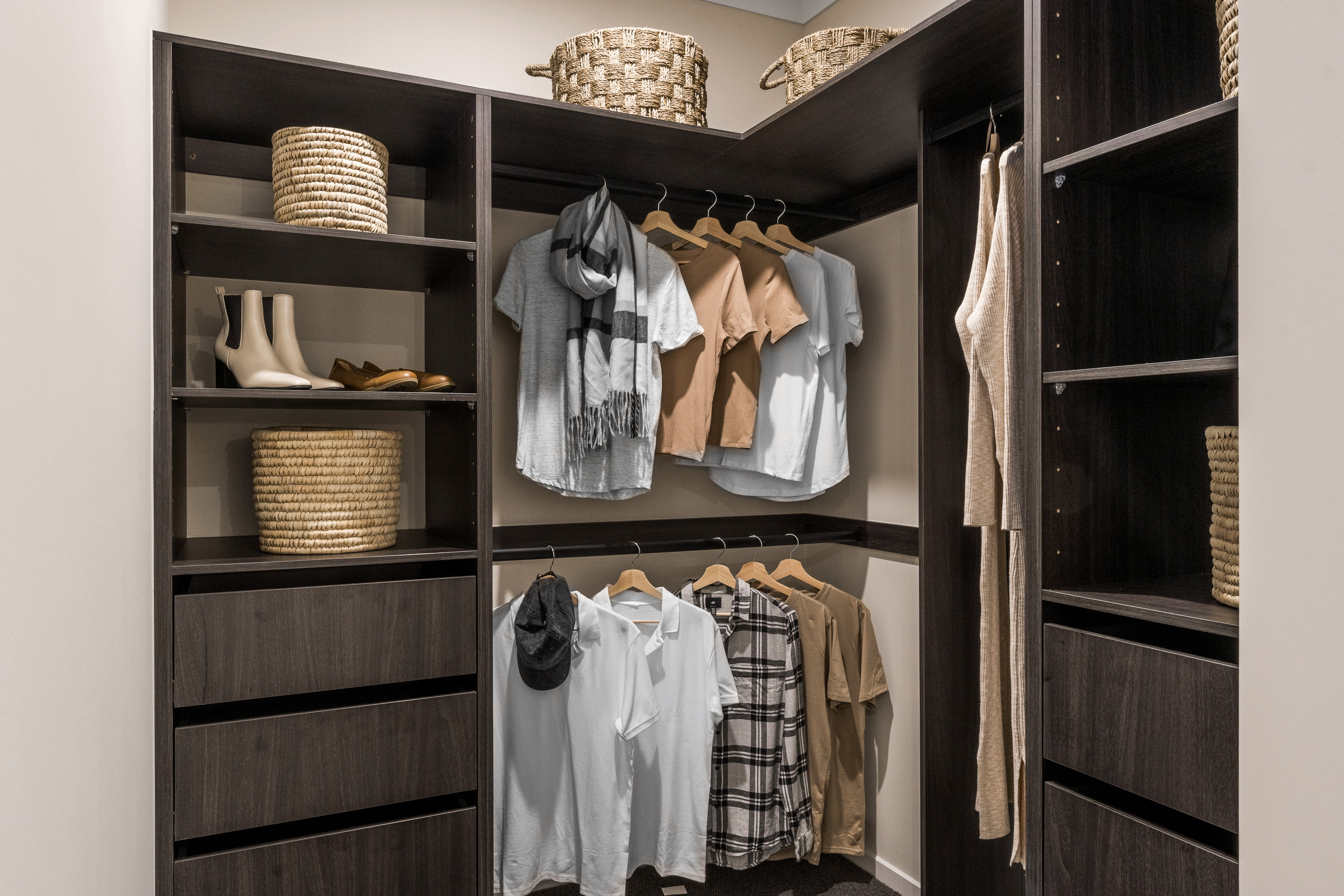 EVERLEY CAULFIELD 26 A 05