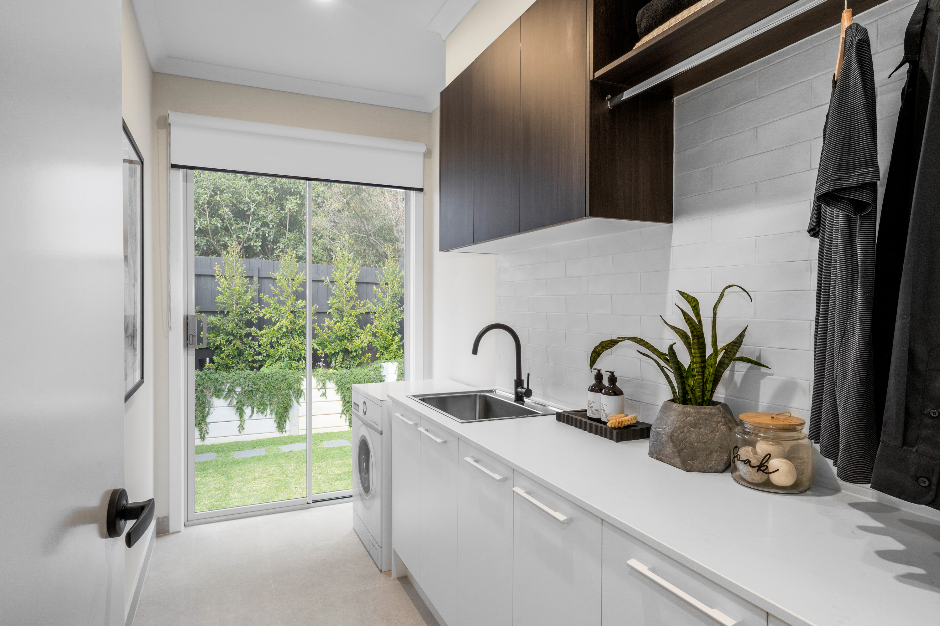 EVERLEY CAULFIELD 26 A 12