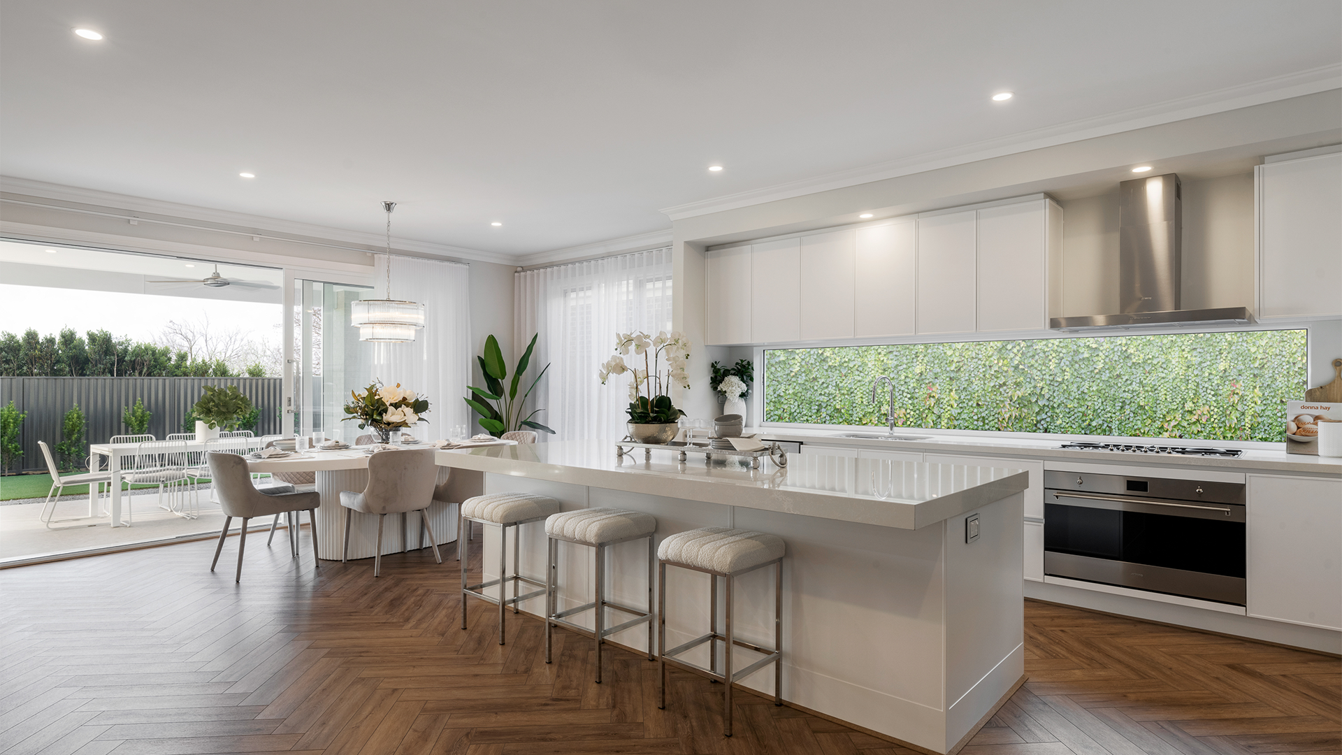 BELLEVUE 369 40 Displayed at Botanical VIC 08