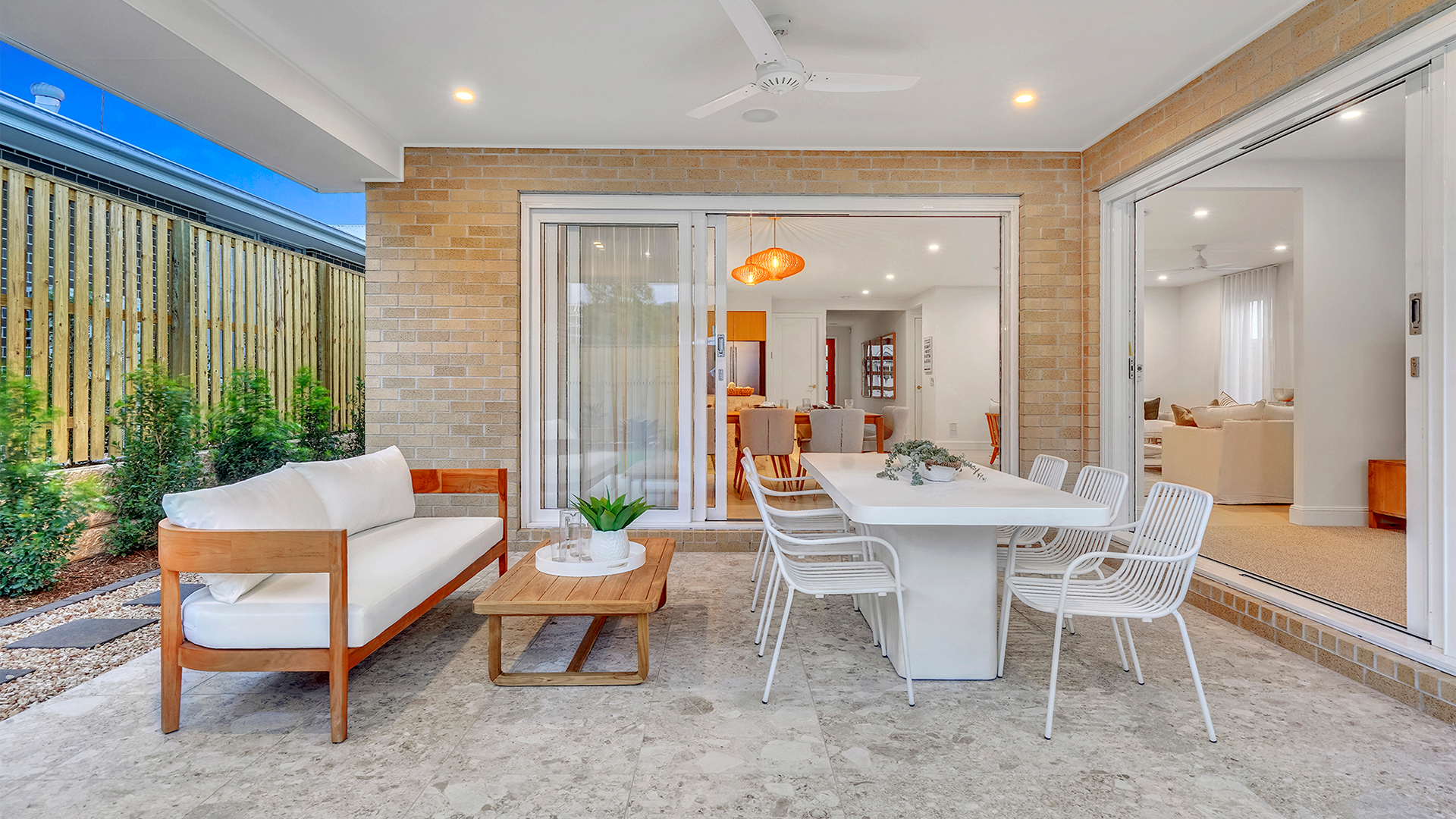 BELLEVUE 369 40 Displayed at Whiterock QLD 01