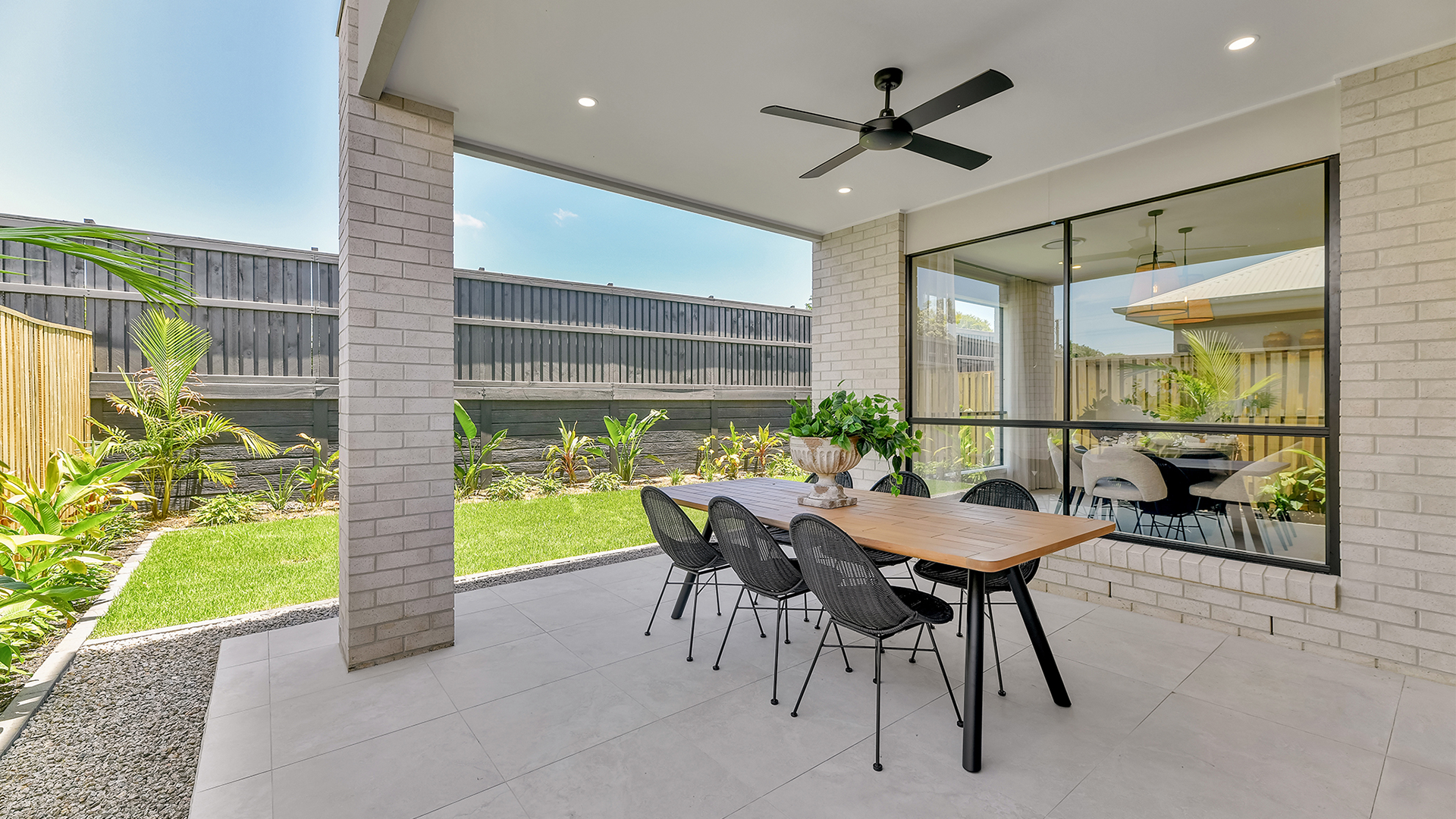 BOLTON 364 40 A Displayed at Lilywood QLD 07