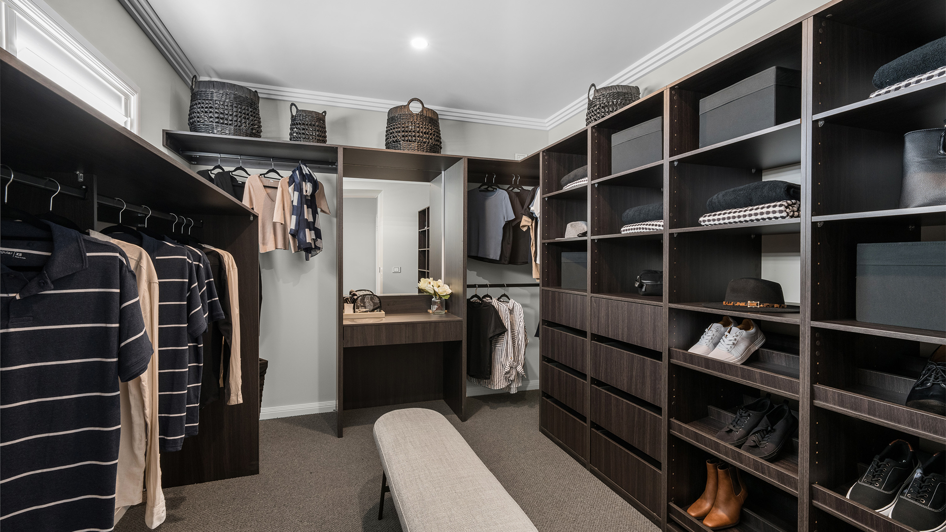 BOLTON 398 44 Displayed at Harpley VIC 05