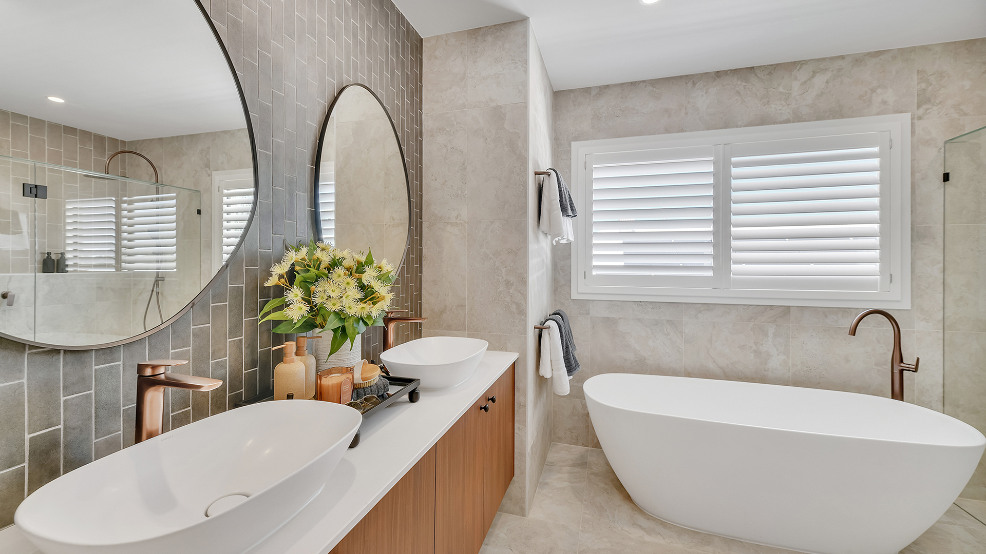 BOLTON 364 40 A Displayed at Lilywood QLD 05