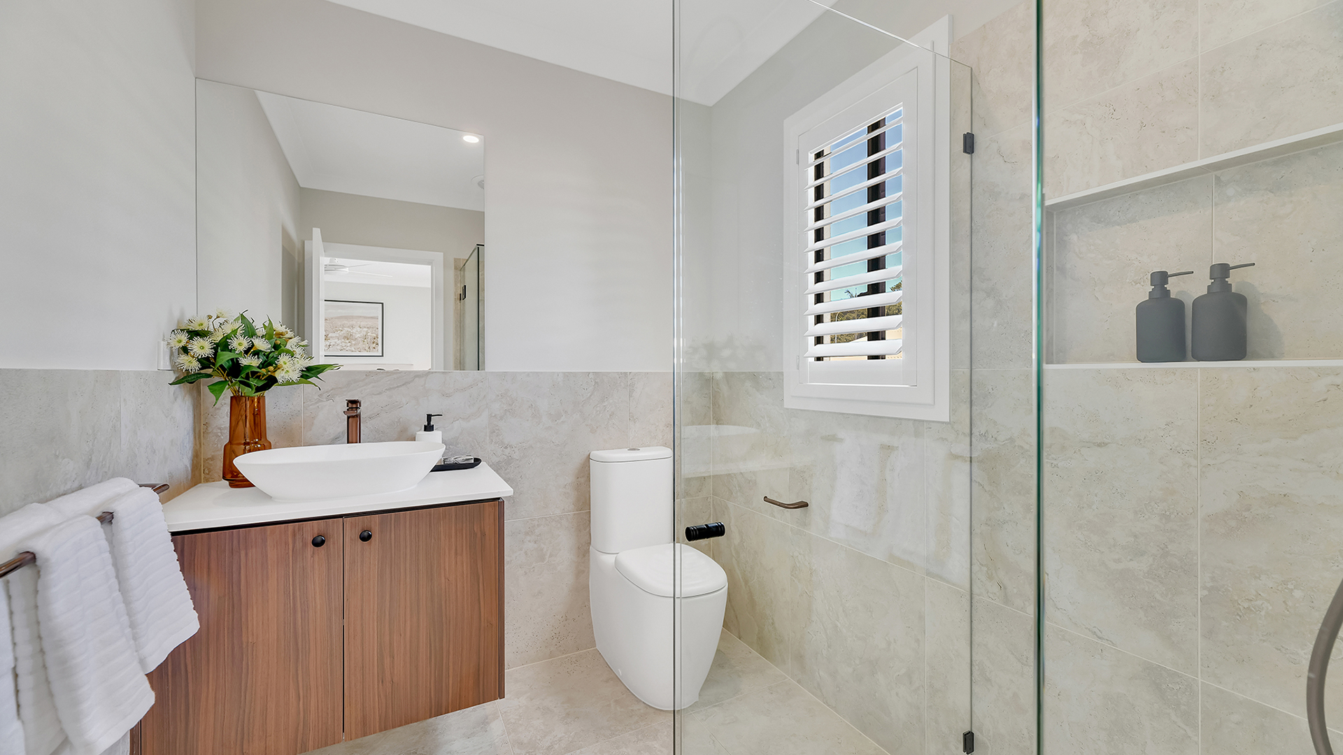 BOLTON 364 40 A Displayed at Lilywood QLD 06