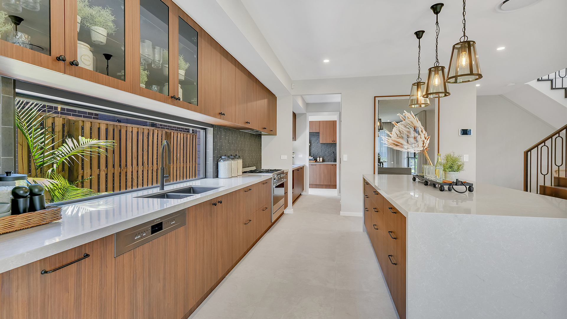 BOLTON 364 40 A Displayed at Lilywood QLD 09