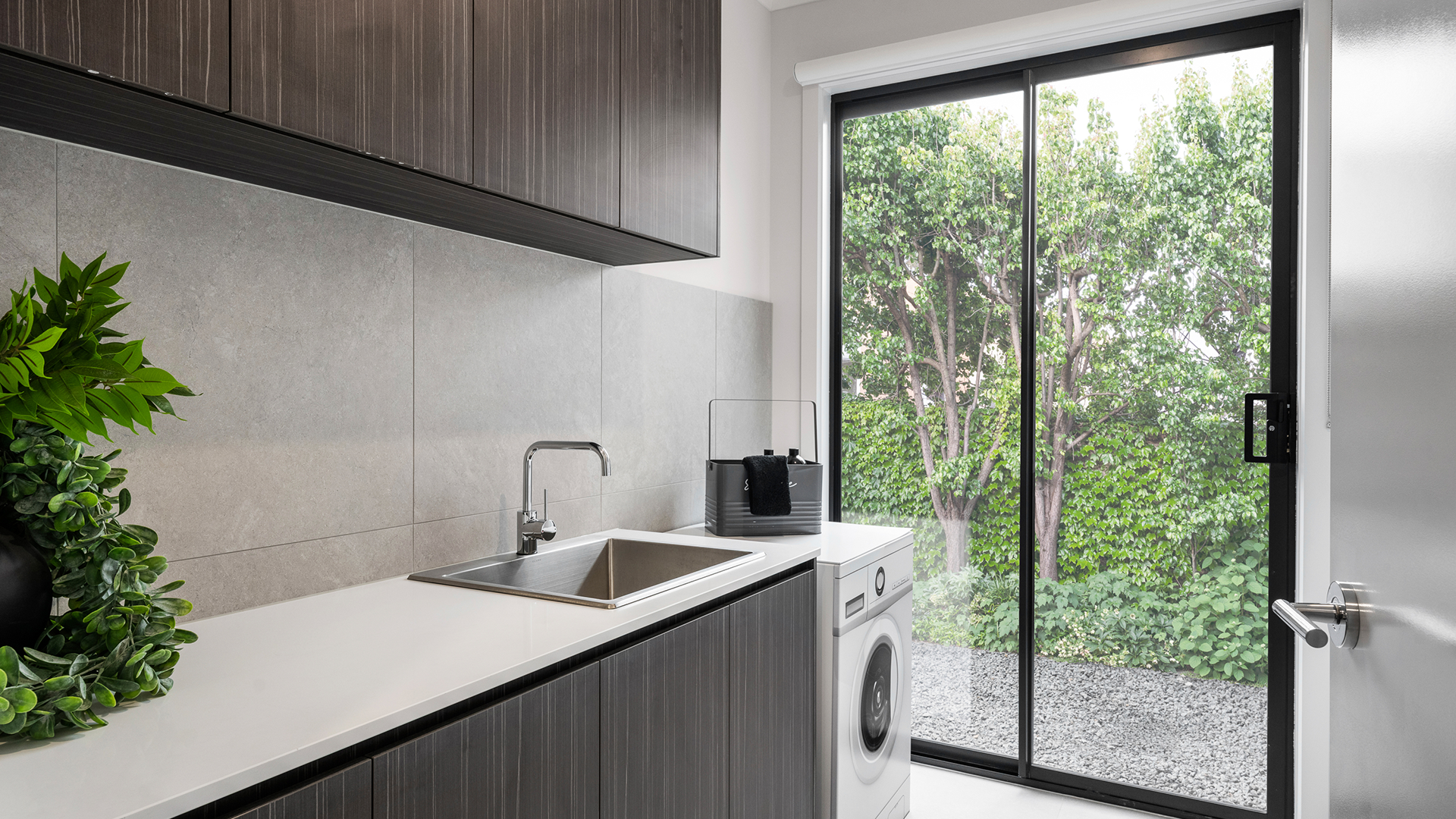 BOLTON 424 47 Displayed at Averley VIC 19