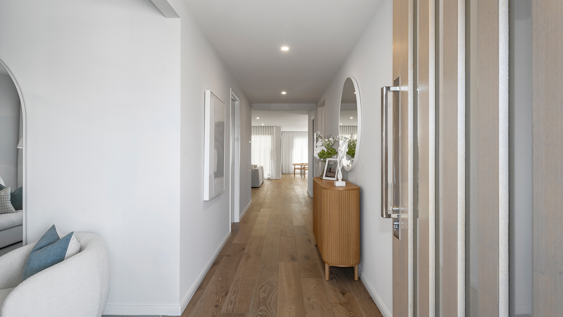 BOLTON 424 47 Displayed at Botanical VIC 02