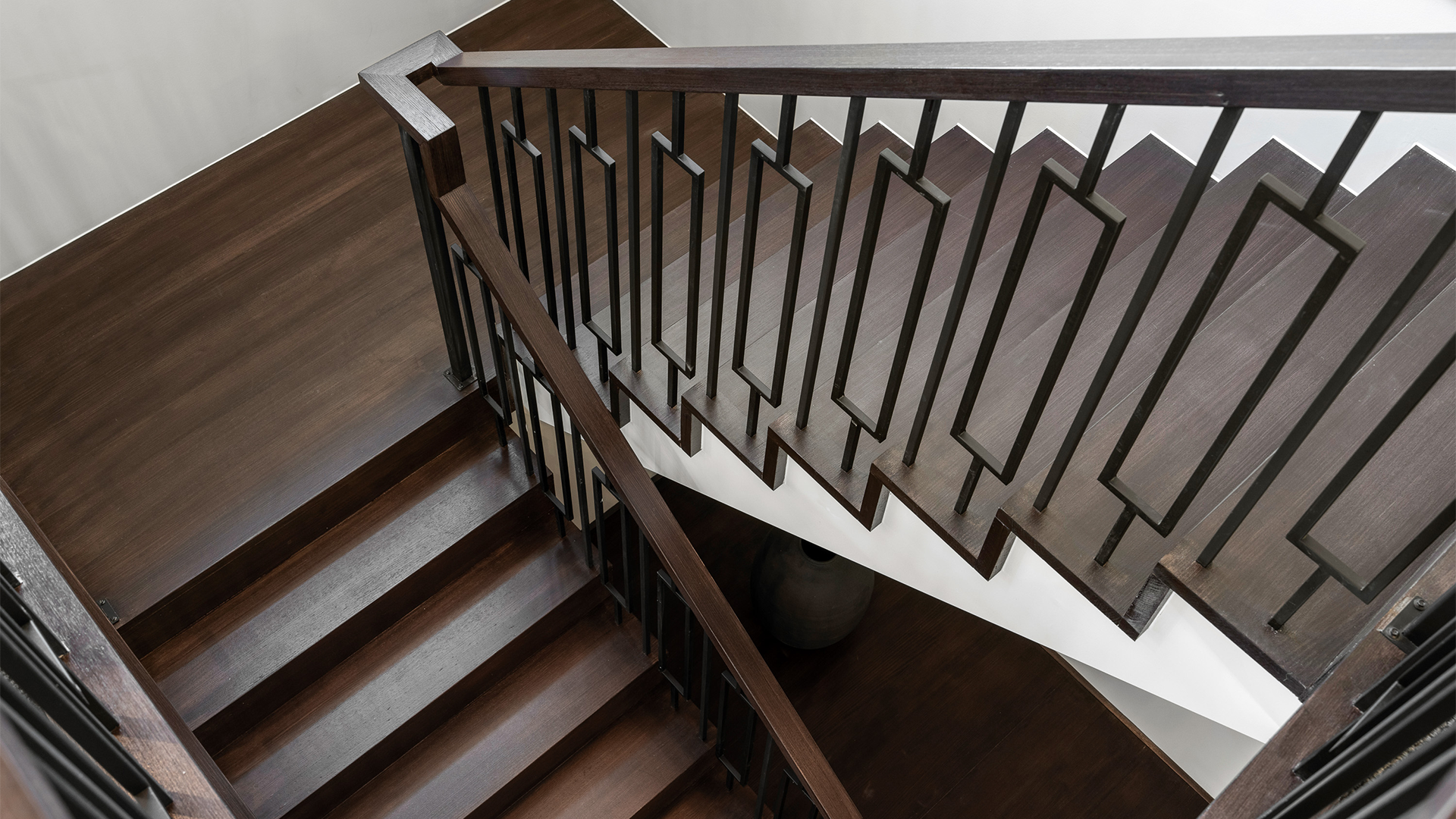 BOLTON 398 44 Displayed at Harpley VIC 01