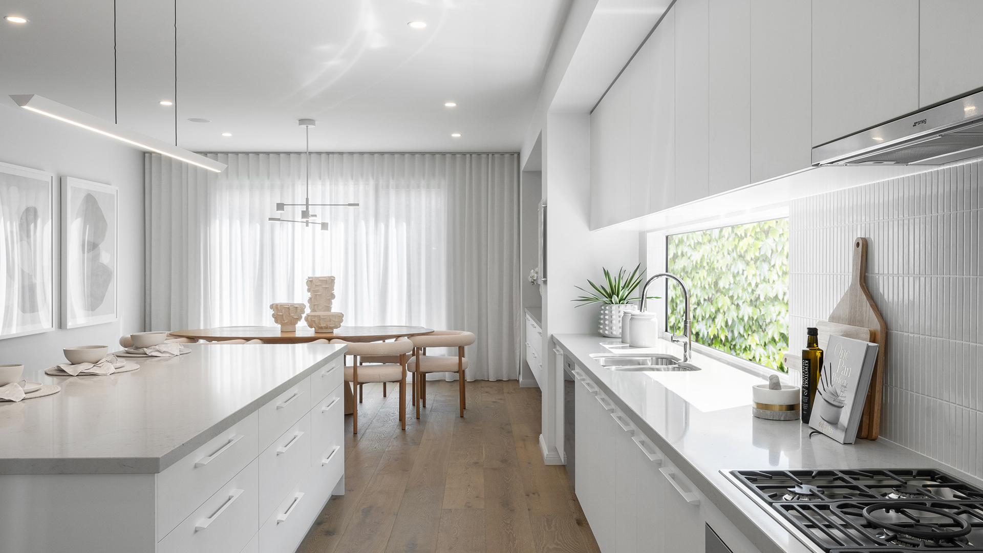 BOLTON 424 47 Displayed at Botanical VIC 06