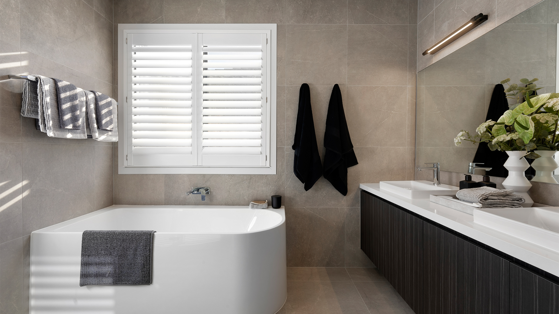 CHEVRON 269 28 Displayed at Smiths Lane VIC 02