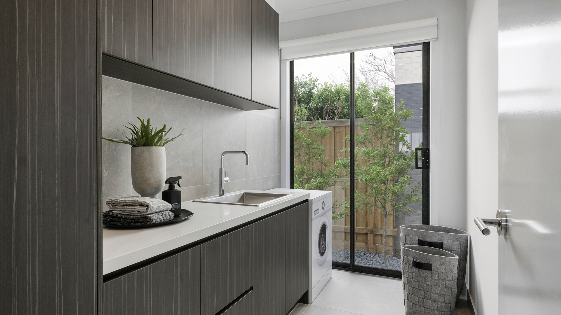 CHEVRON 269 28 Displayed at Smiths Lane VIC 04